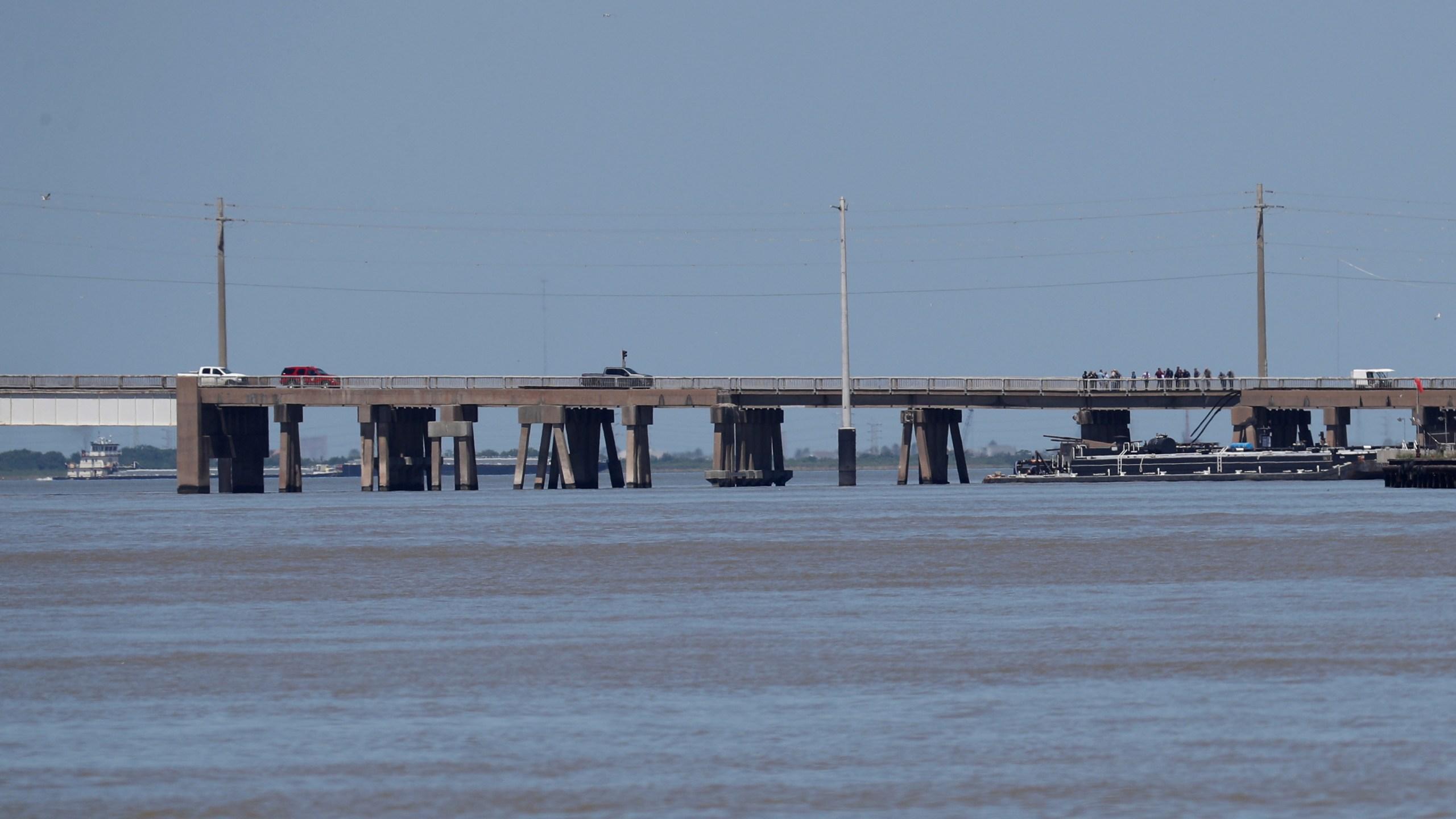 Barge hits bridge connecting Galveston and Pelican Island, causing ...