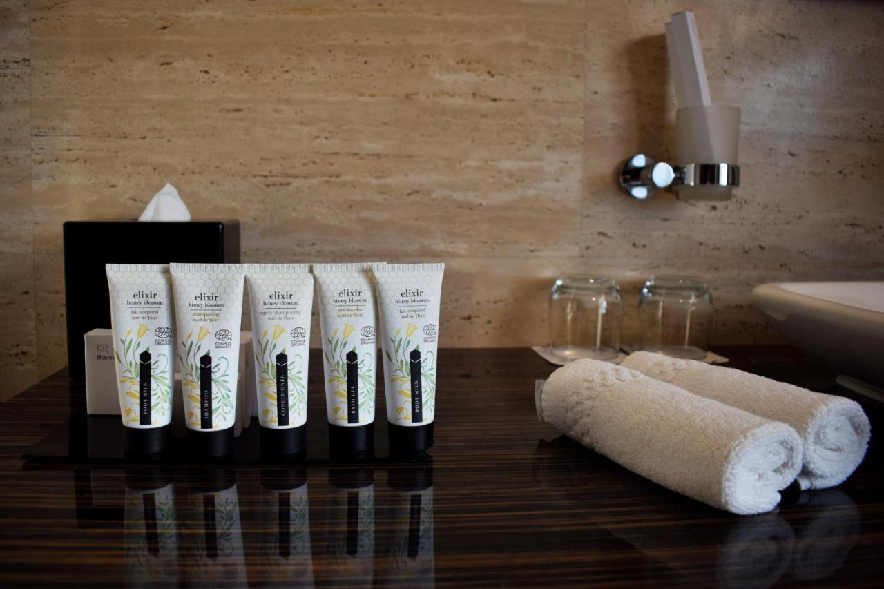 Presidential Suite Private Pool – Lake View