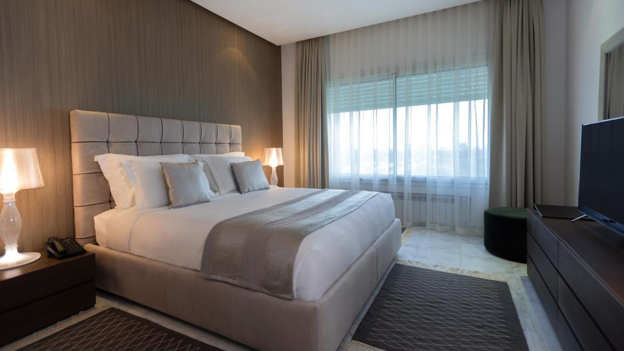Presidential Suite Private Pool – Lake View