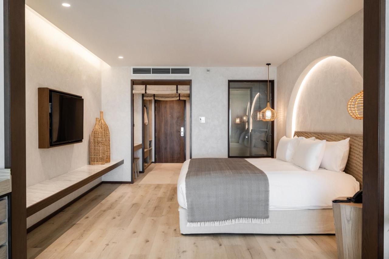Mini Suite Pool Access King Room