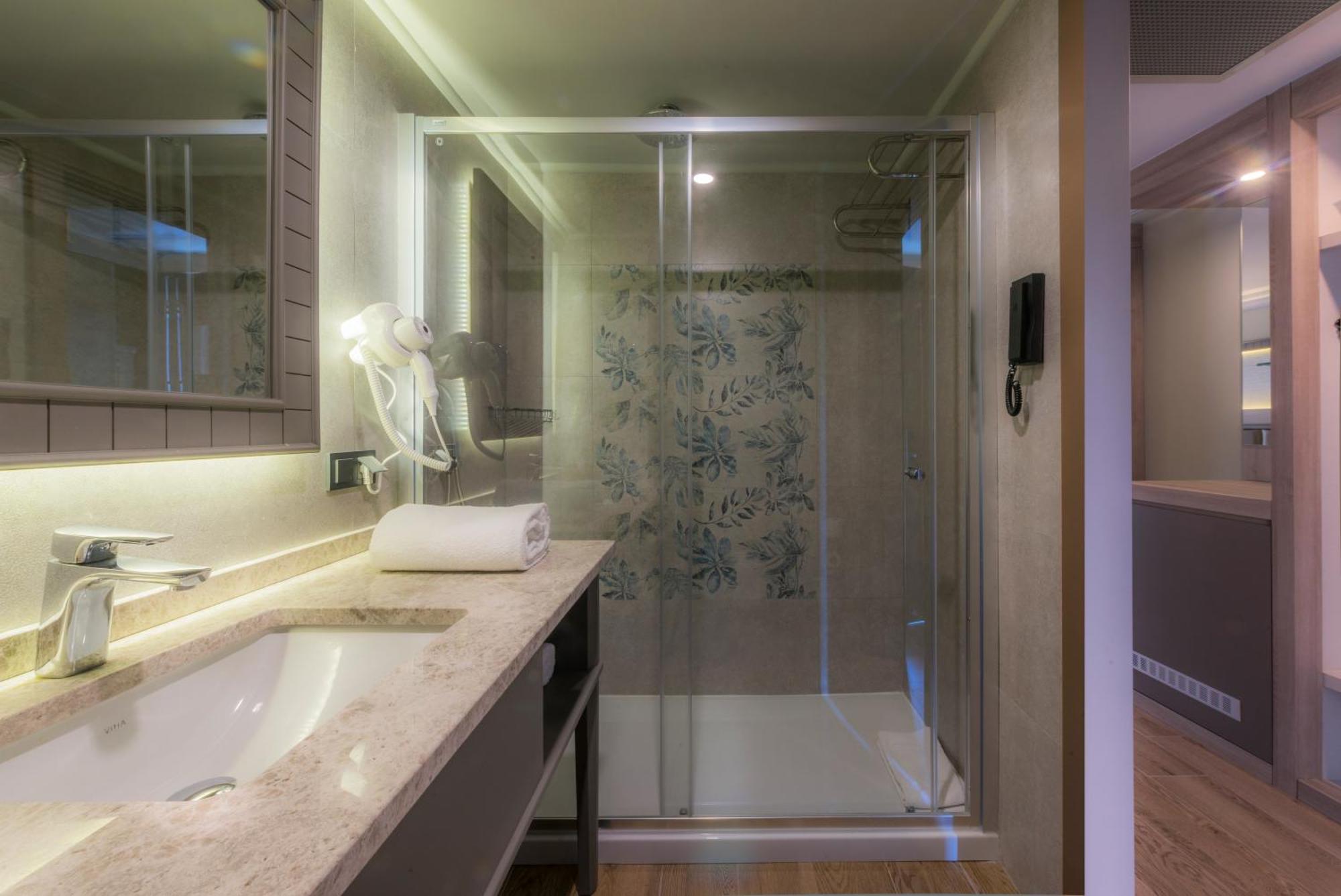 Double or Twin Room Land View