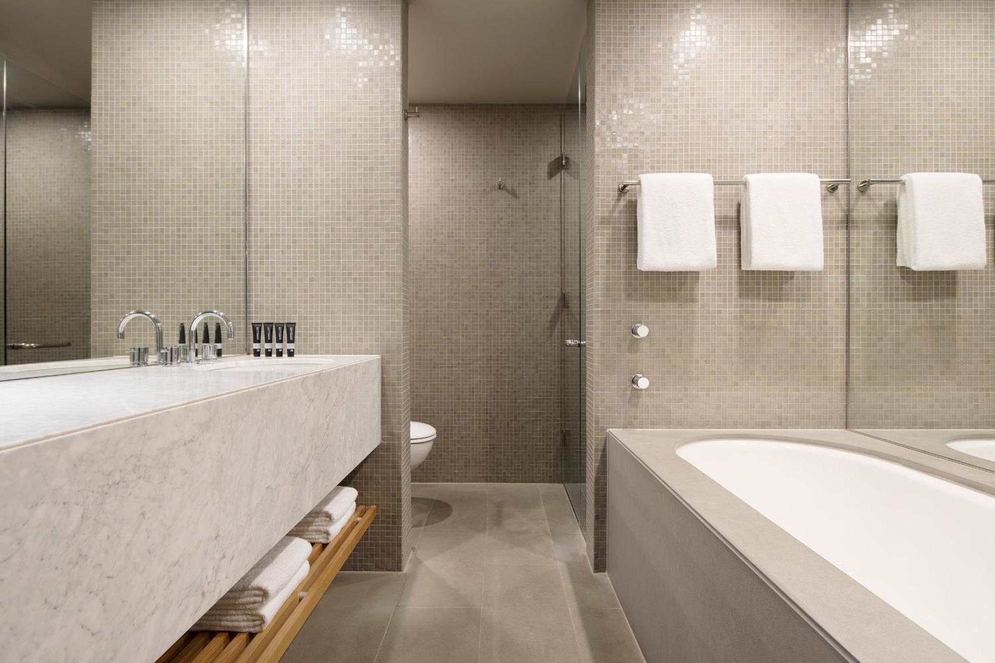 One-Bedroom Suite Realm