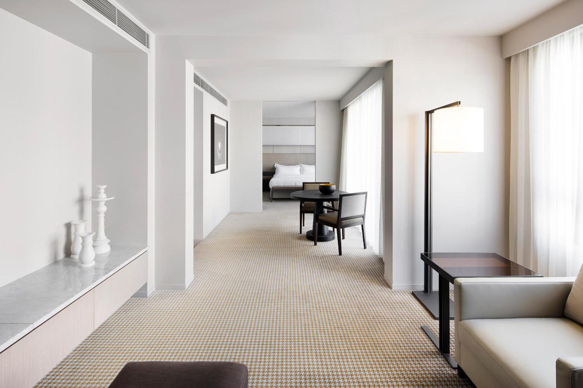 One-Bedroom Suite Realm
