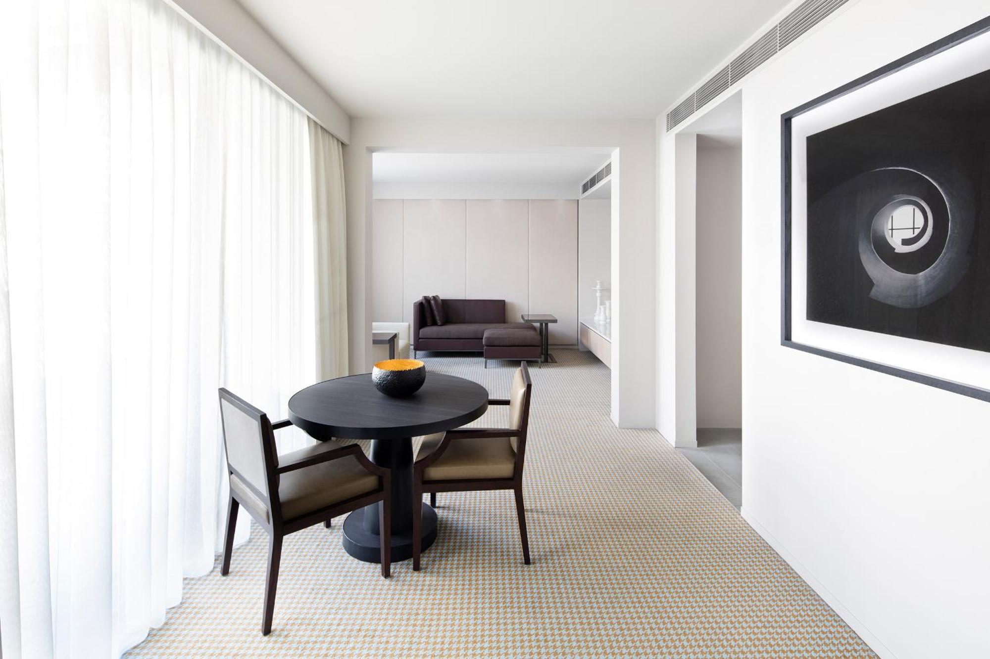 One-Bedroom Suite Realm