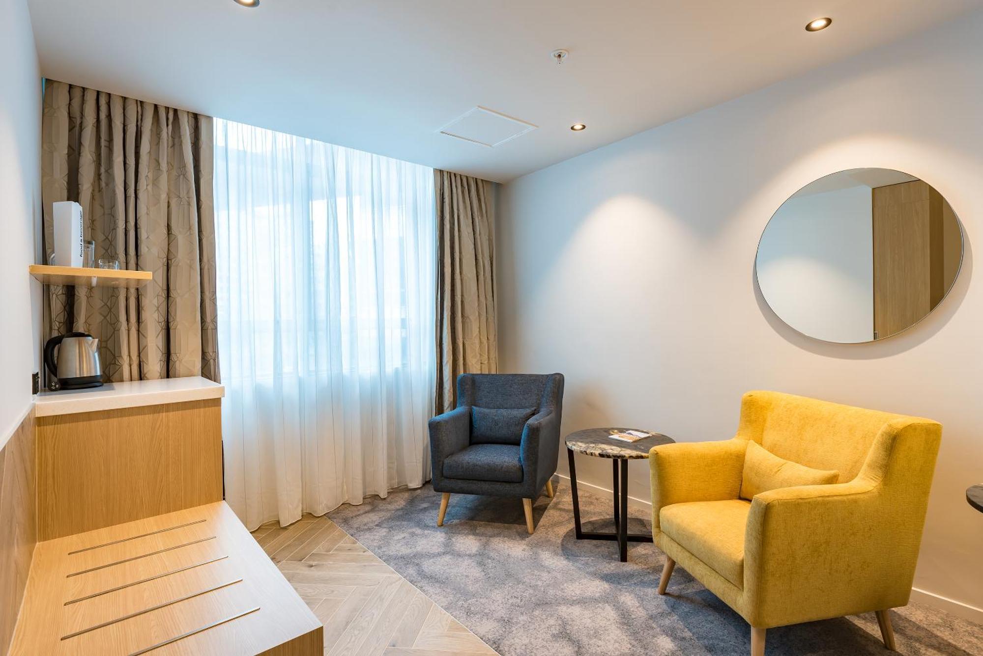 Classic Queen Room