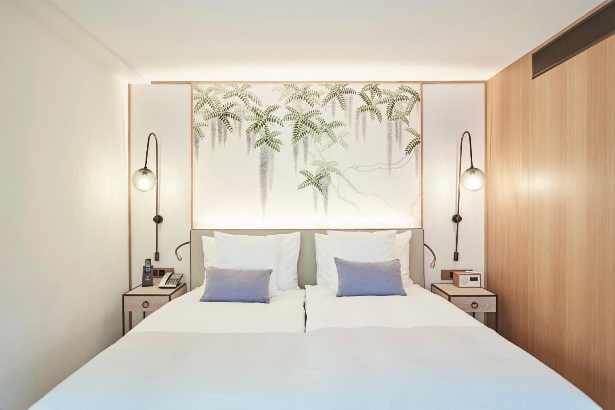 Riverside View King Room