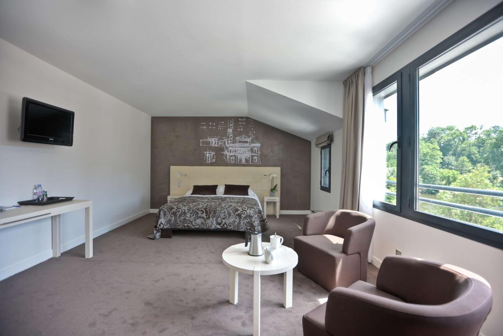 Luxury Queen Room Castle View
