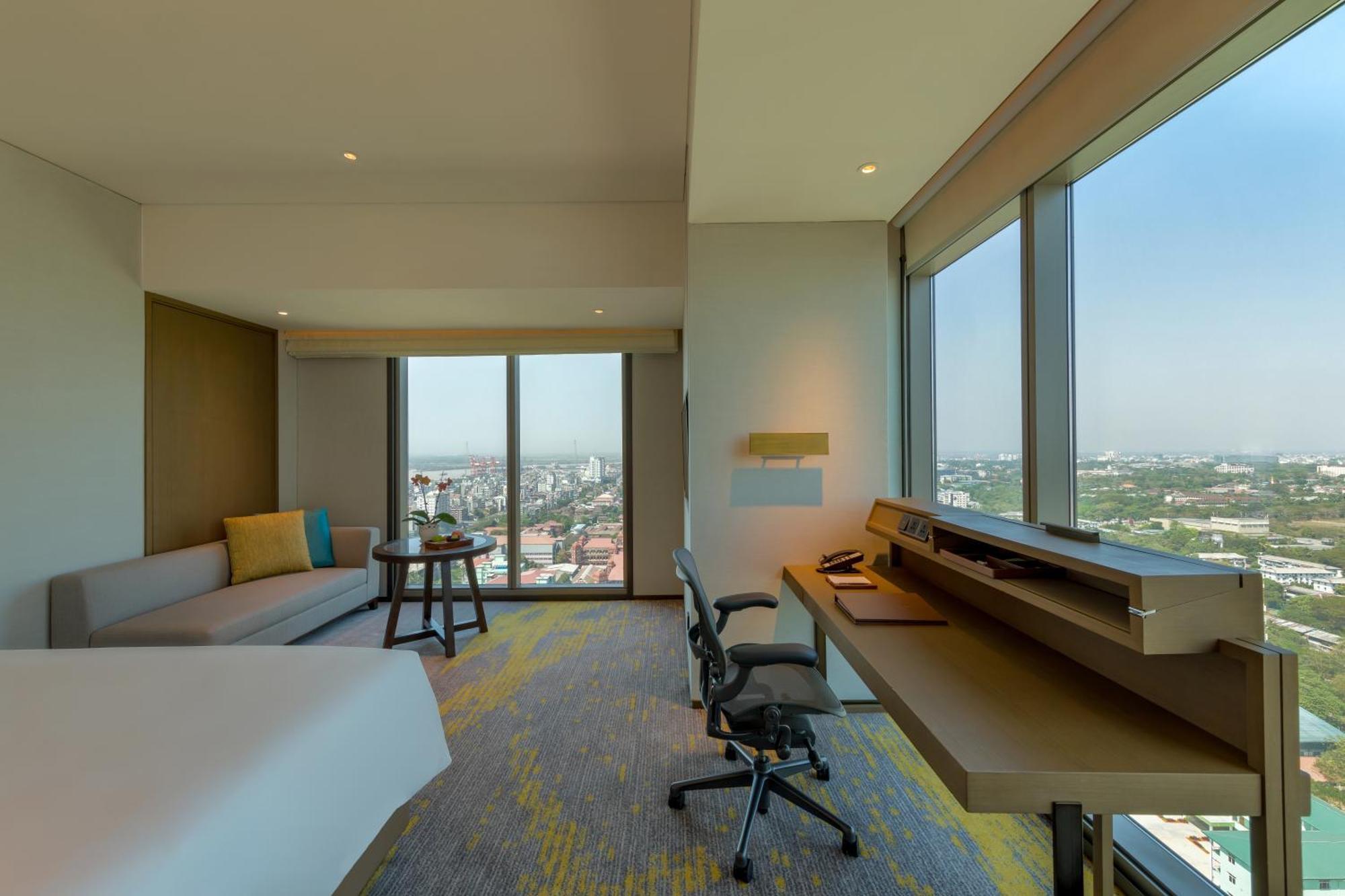 Premier Corner King Room