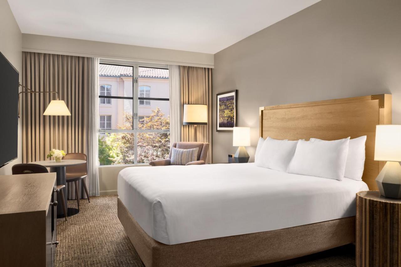 Courtyard King Room