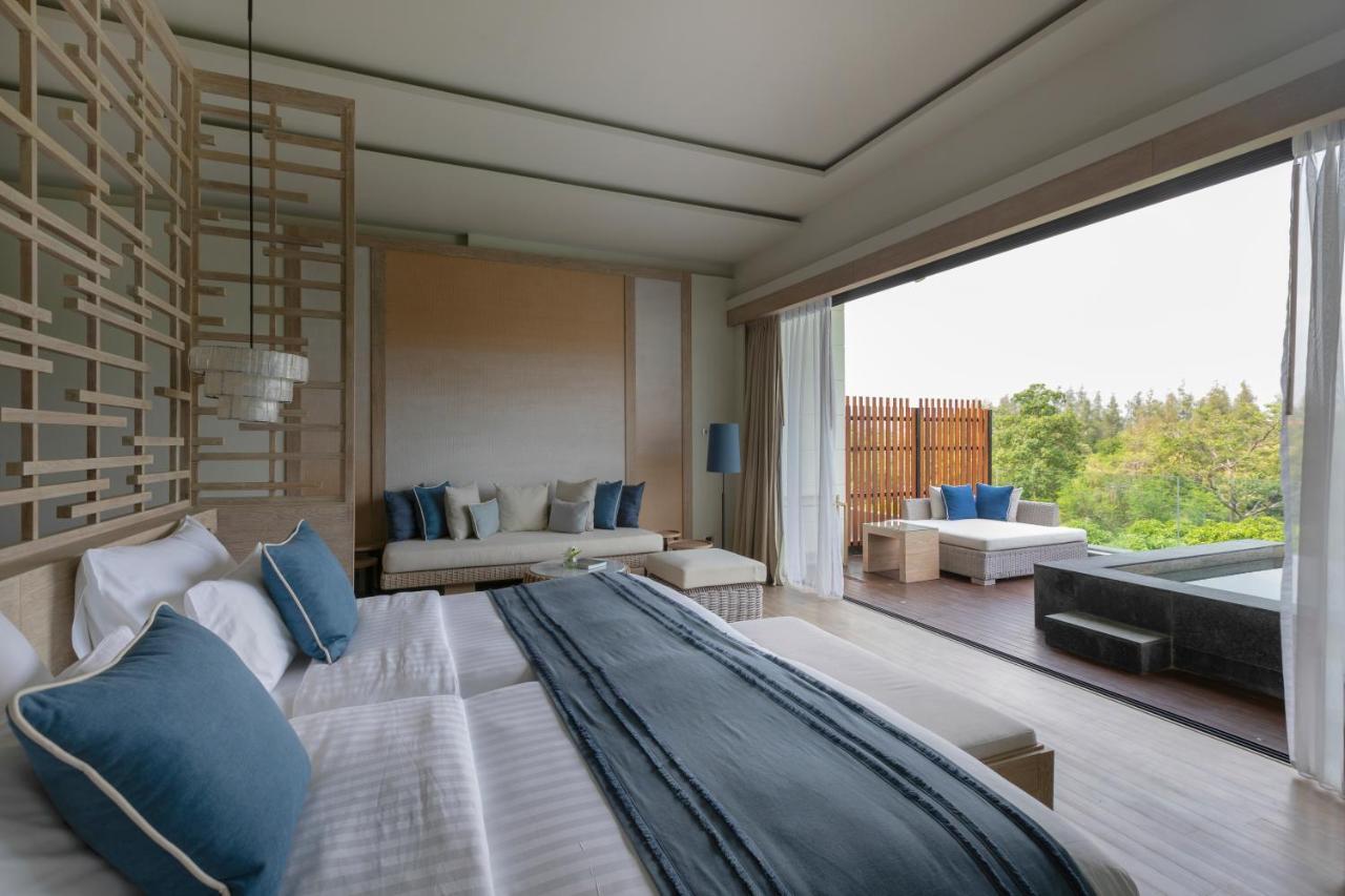 Deluxe Sky Pool Suite
