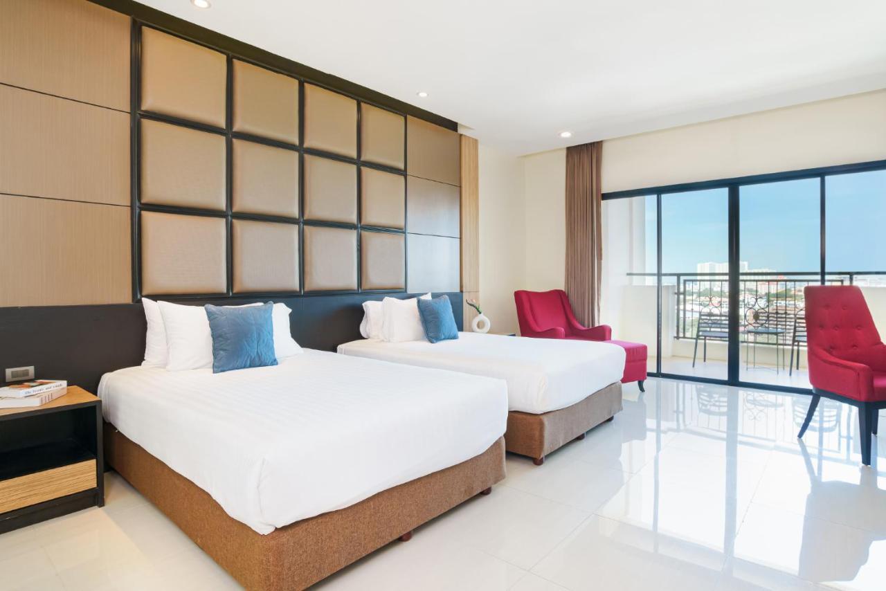 Superior Double or Twin Room bathtub