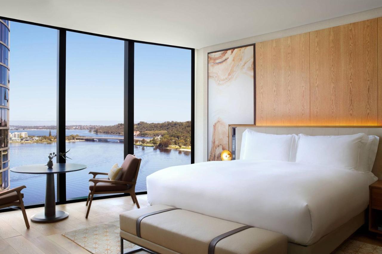 Swan River View Premium Guest Room 1 King Bed