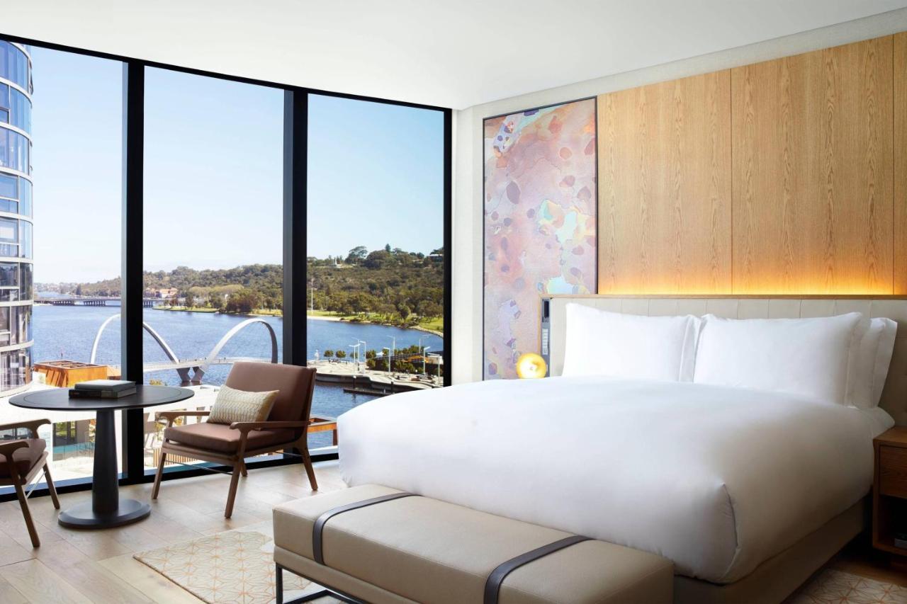 Swan River View Premium Guest Room 1 King Bed