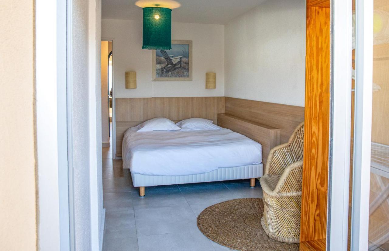 One-Bedroom Apartment Terrace Sea View