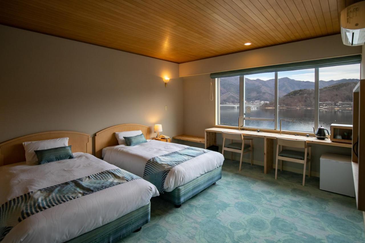 Twin Room Lake View Non-Smoking West Building