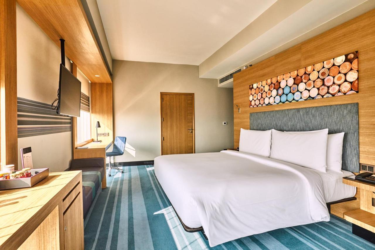 Aloft King Room High Floor 3rd above on F&B SPA