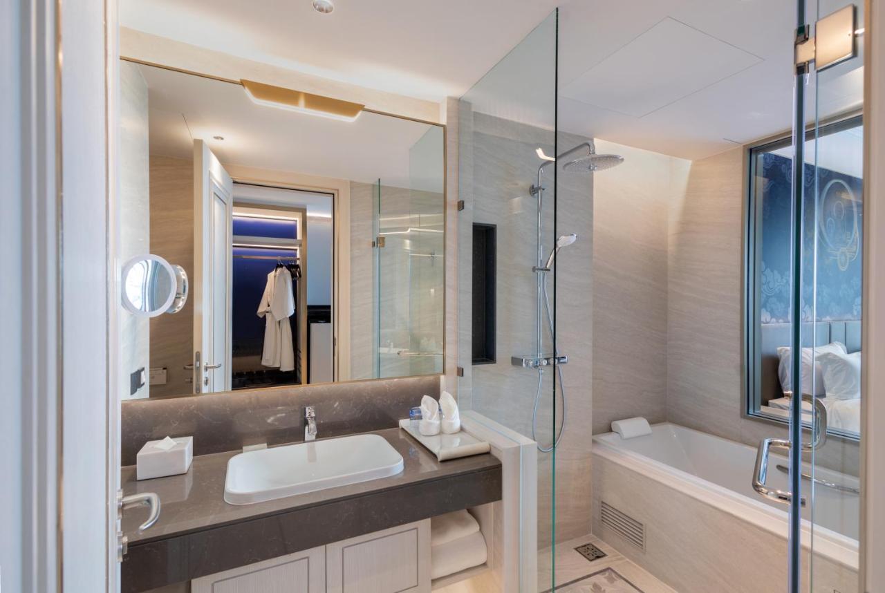 Premium King Room