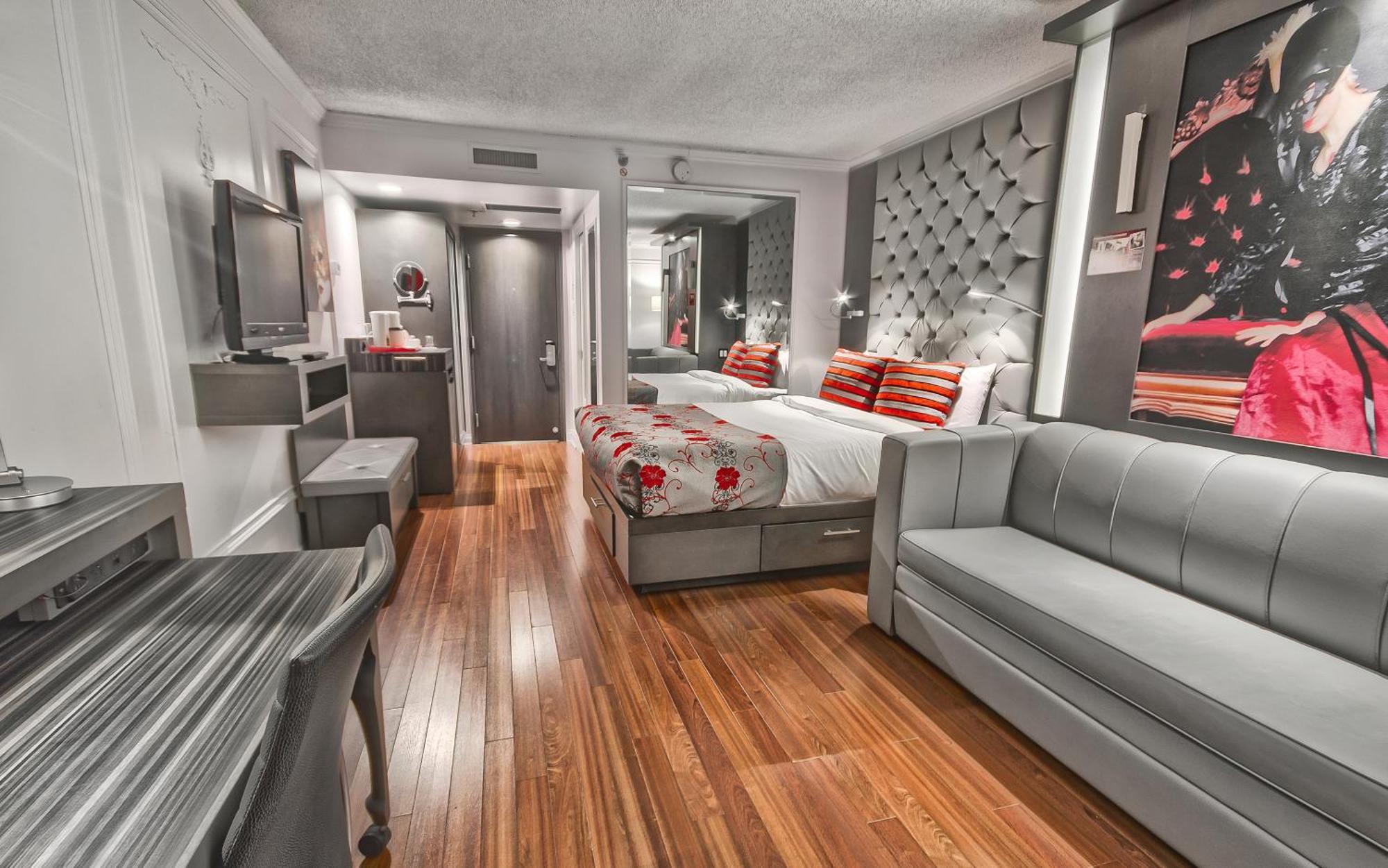 Interior Terrace Room 1 Queen Bed 1 Queen Murphy Bed