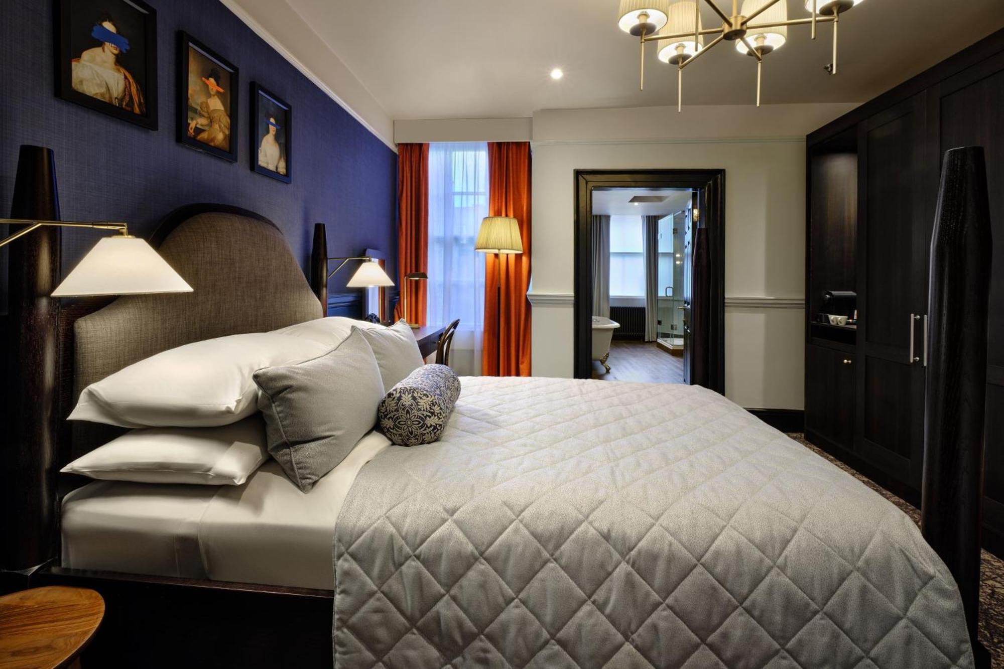 Luxury Junior King Suite