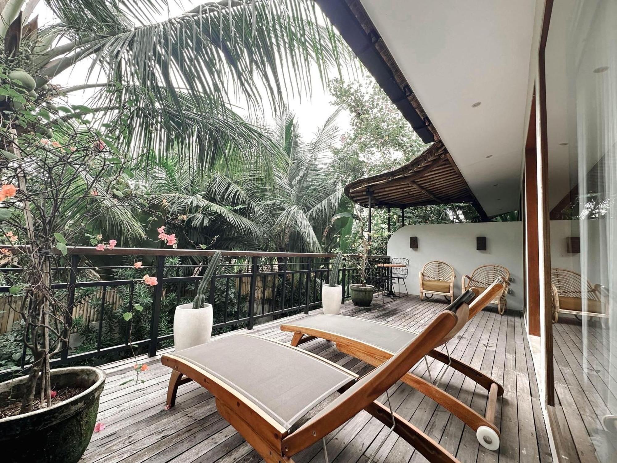 Deluxe Teak Room Balcony