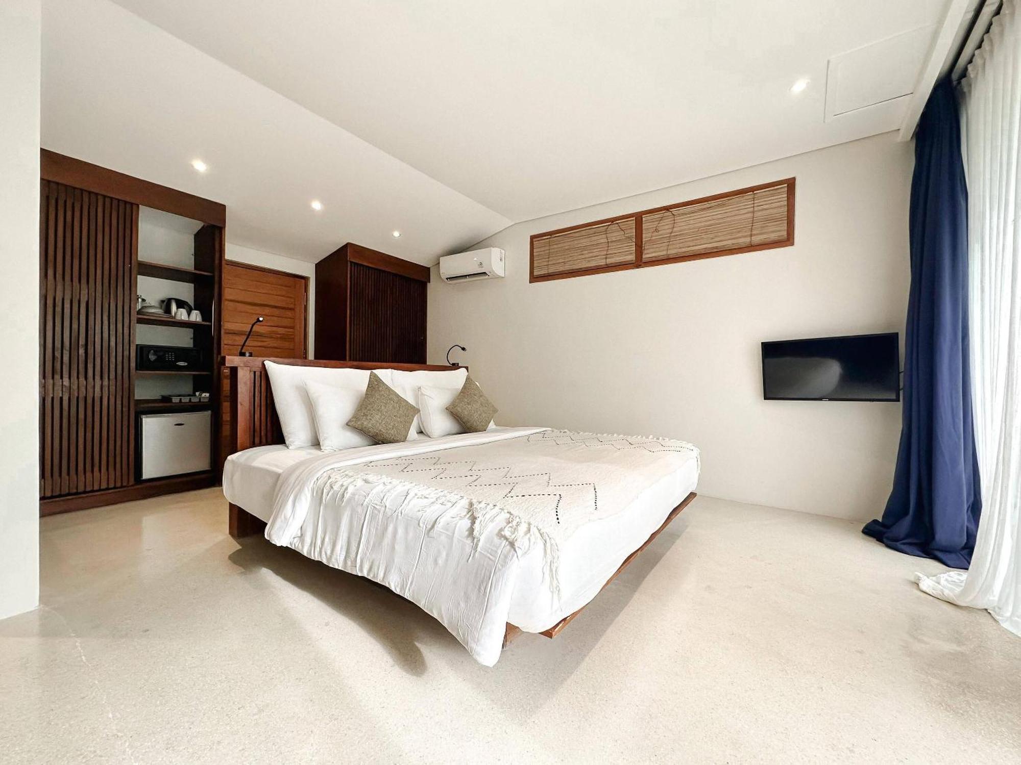 Deluxe Teak Room Balcony