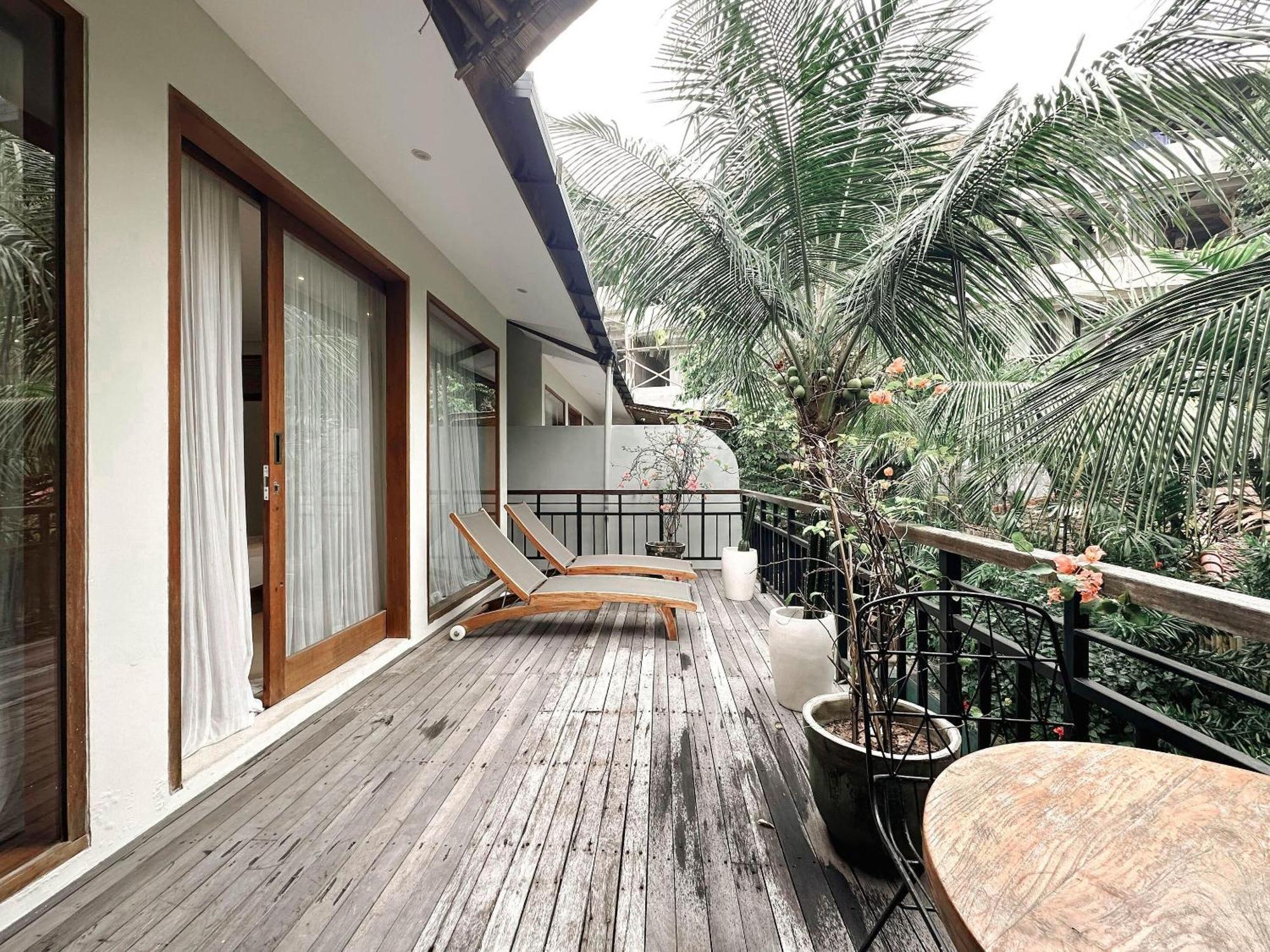 Deluxe Teak Room Balcony