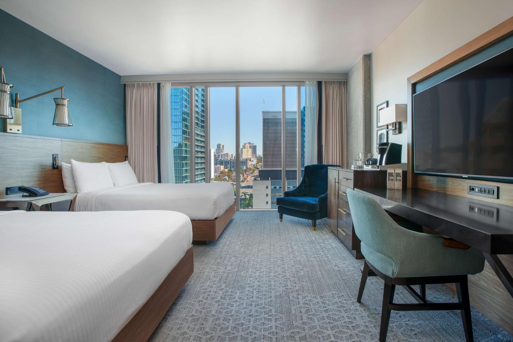 Queen Room Two Queen Beds City View