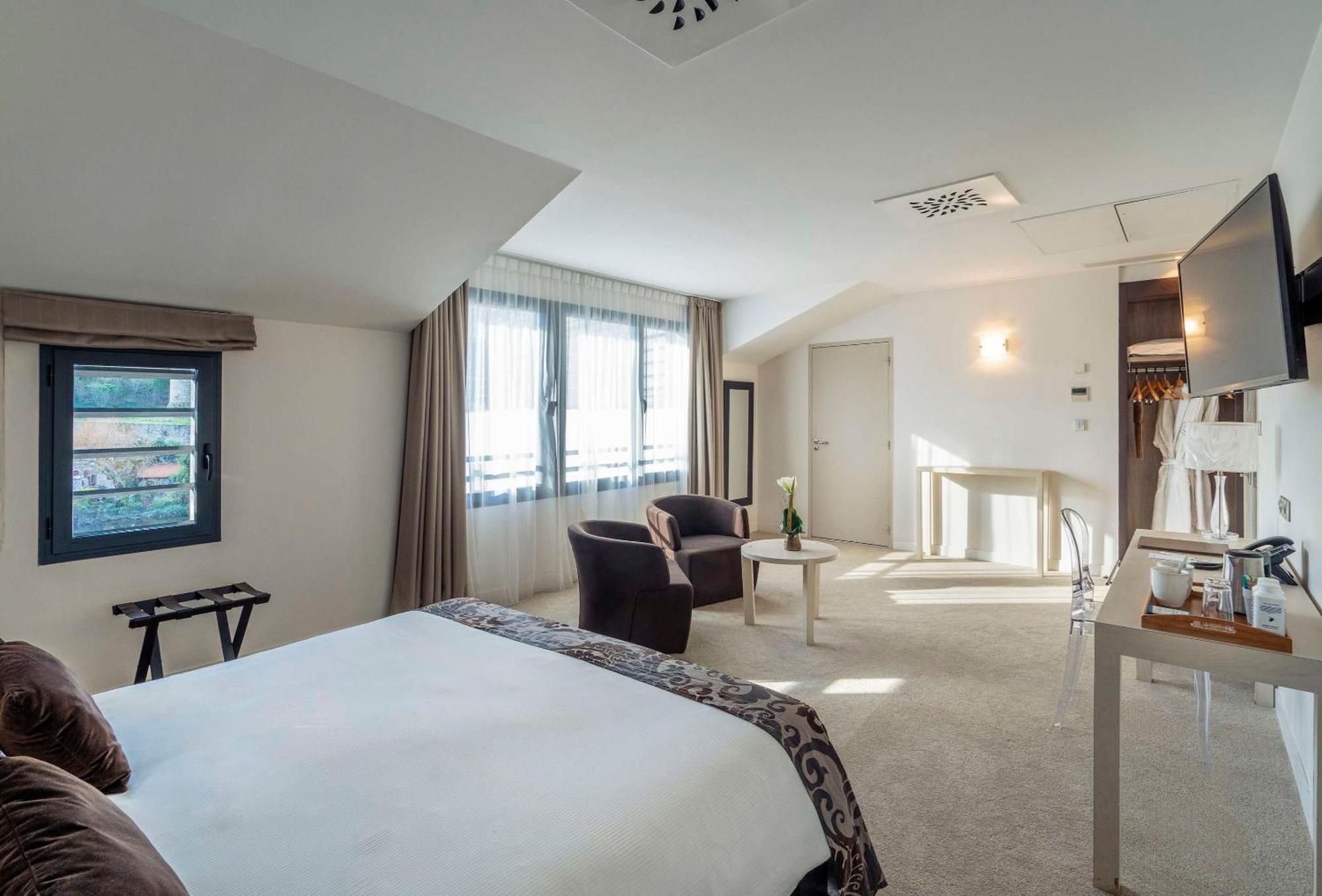 Luxury Queen Room Castle View