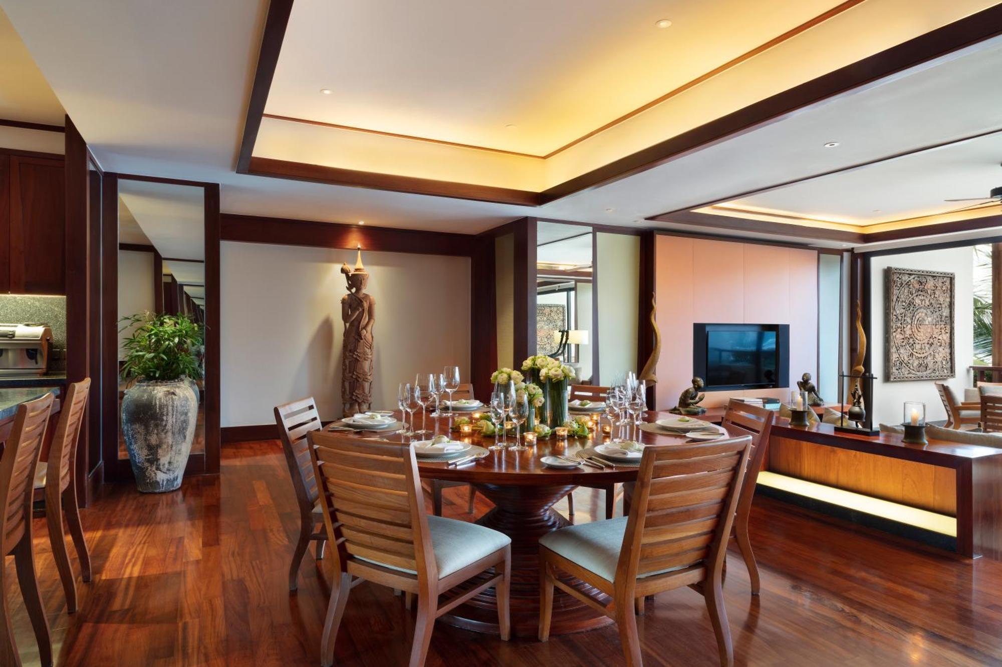 One-Bedroom Penthouse Pool Suite