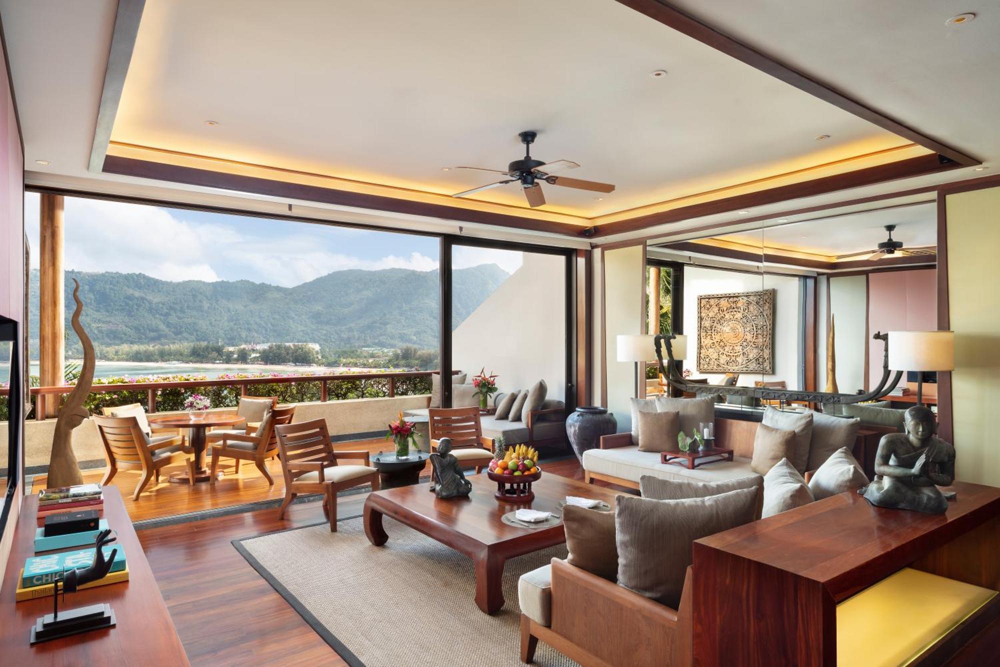 One-Bedroom Penthouse Pool Suite