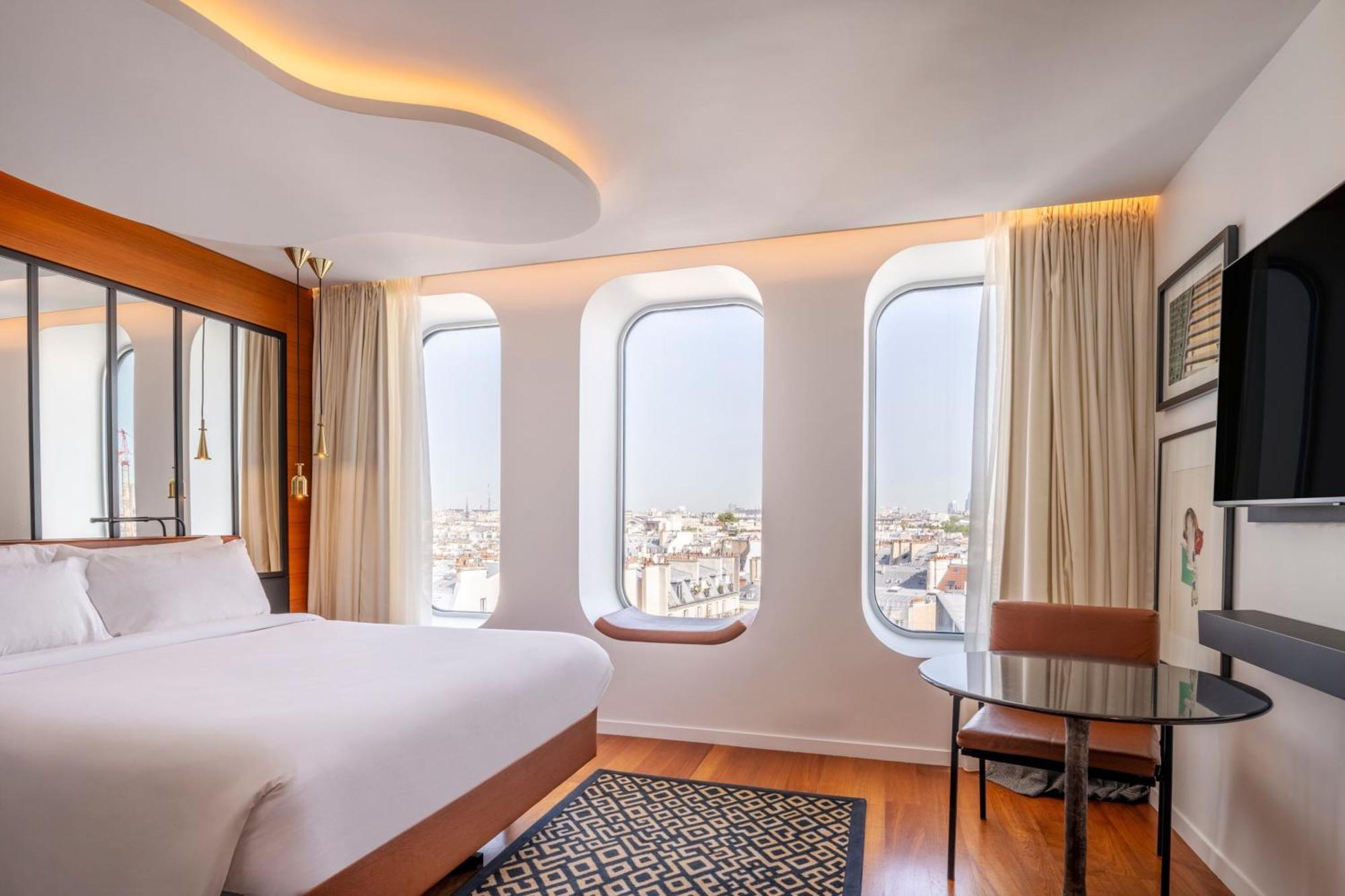 Urban View Room Paris Rooftop View