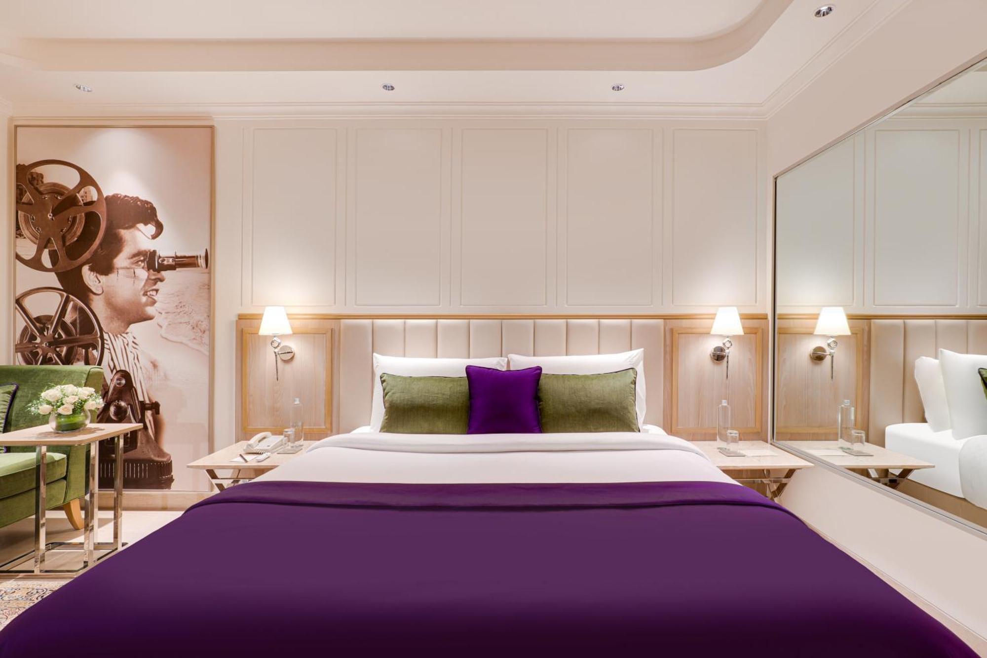 Deluxe Twin Room Enjoy Happy Hours 11 on Alcoholic Drinks Soft Beverages on 1 session of 90 mins Spa