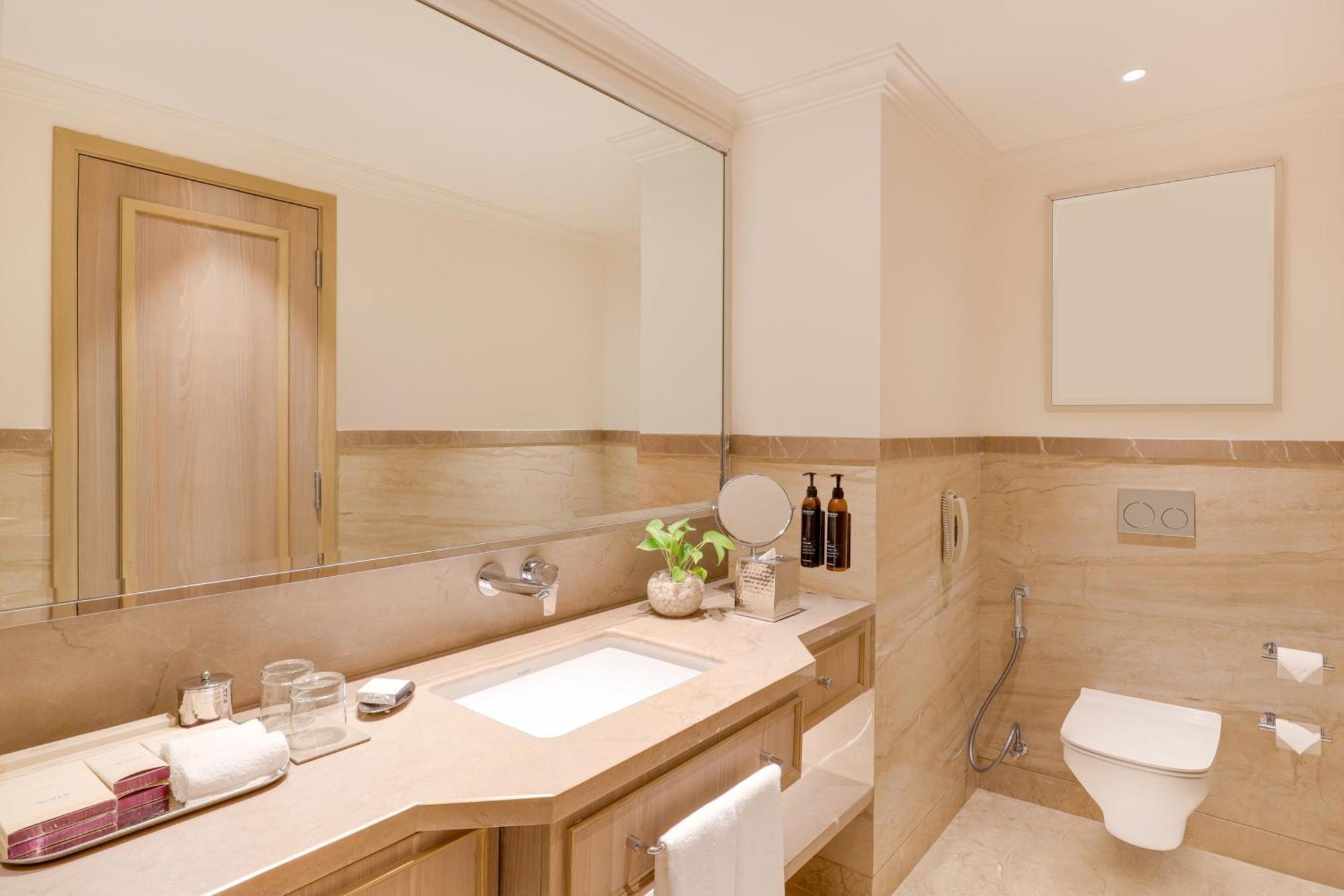 Deluxe King Room Enjoy Happy Hours 11 on Alcoholic Drinks Soft Beverages on 1 session of 90 mins Spa