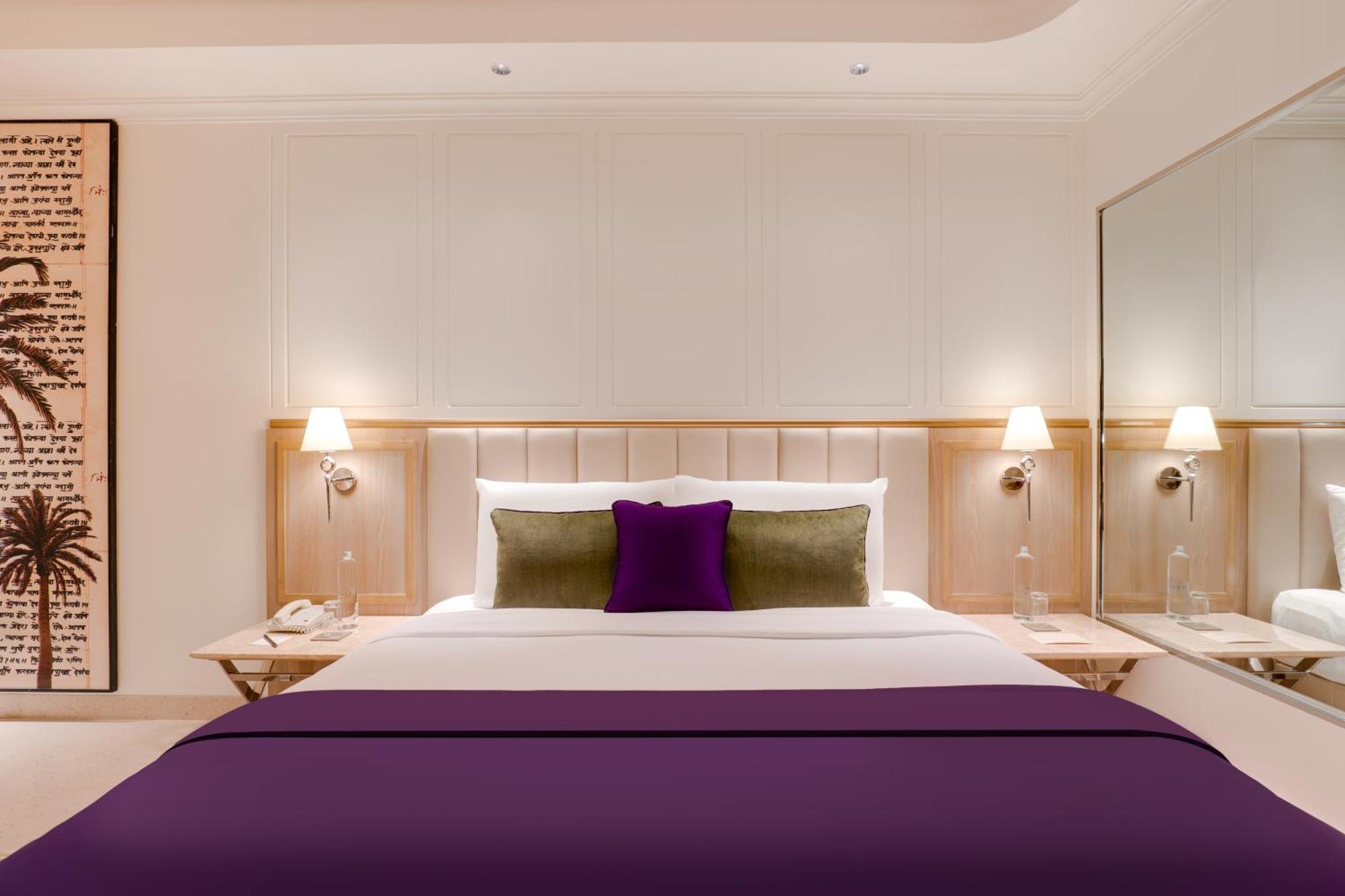 Deluxe King Room Enjoy Happy Hours 11 on Alcoholic Drinks Soft Beverages on 1 session of 90 mins Spa