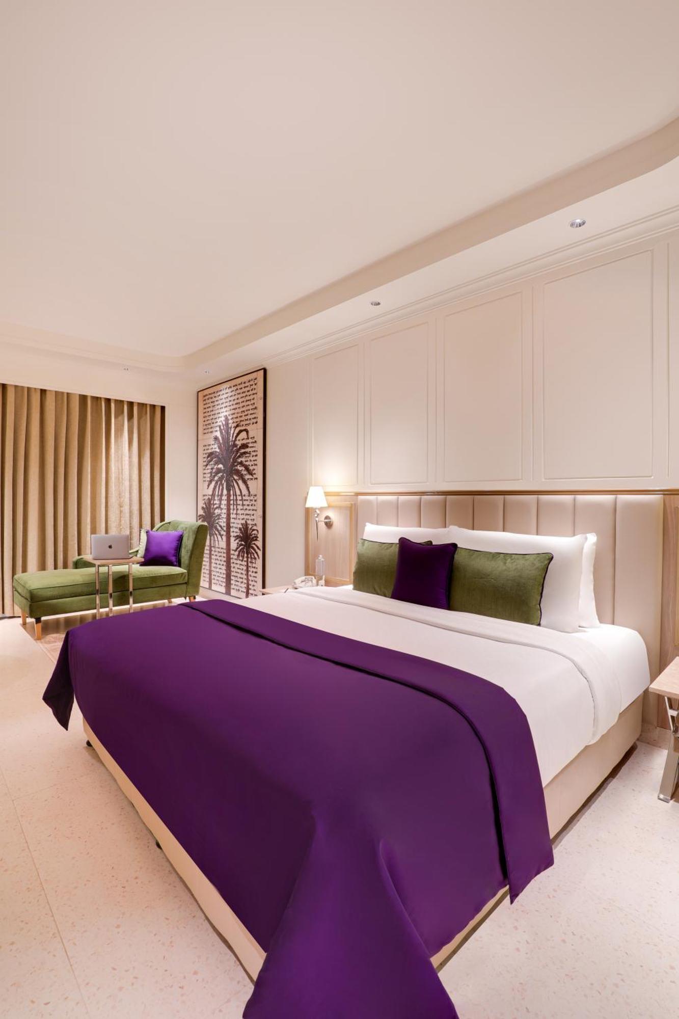 Deluxe King Room Enjoy Happy Hours 11 on Alcoholic Drinks Soft Beverages on 1 session of 90 mins Spa