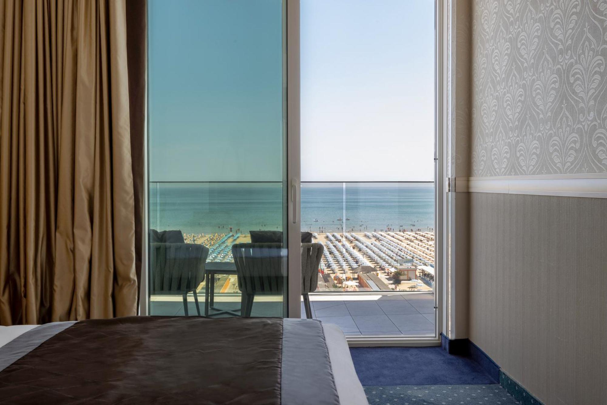 Double or Twin Room Sea View