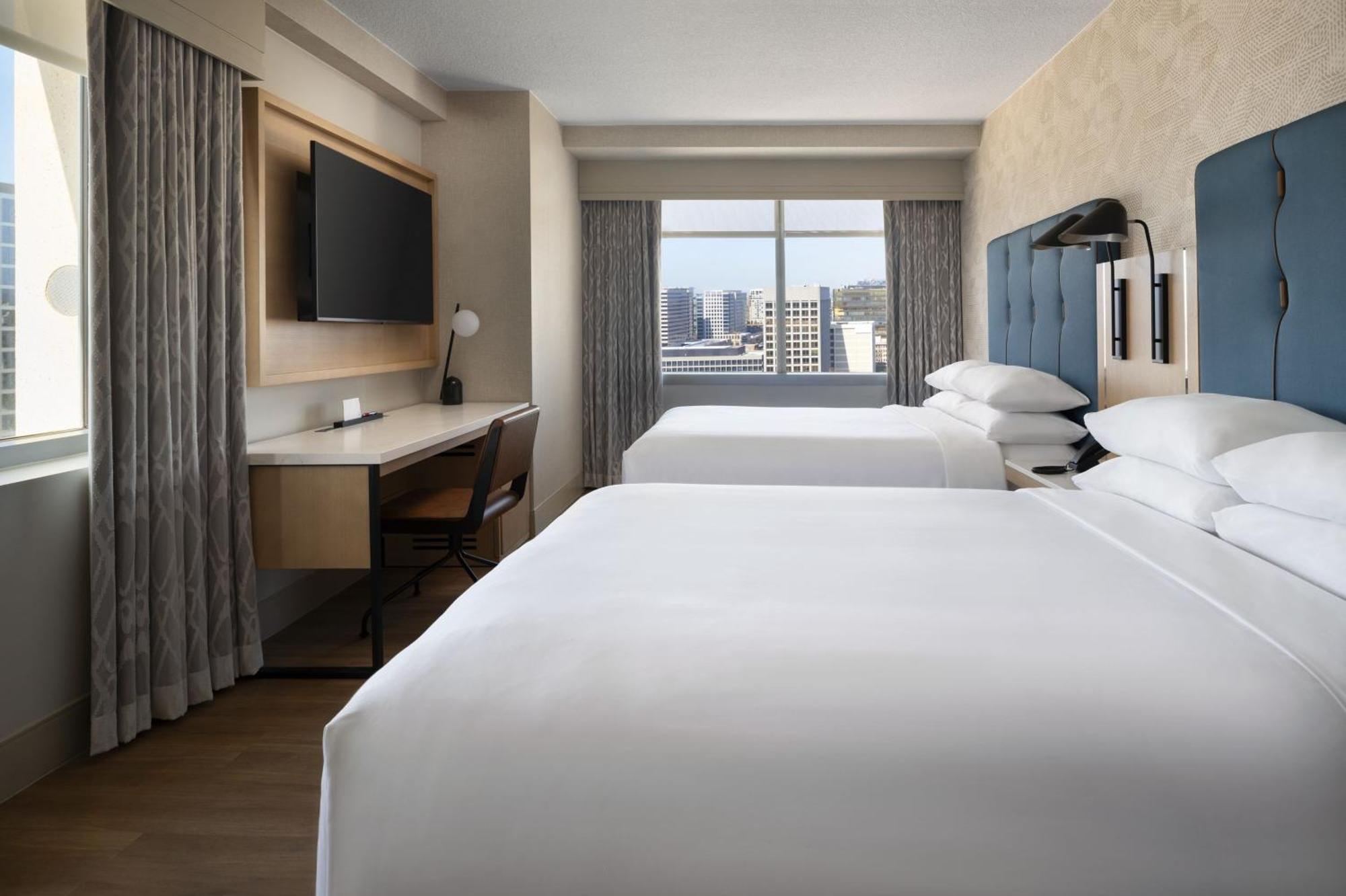 M Club Guest Room 2 Queen Beds