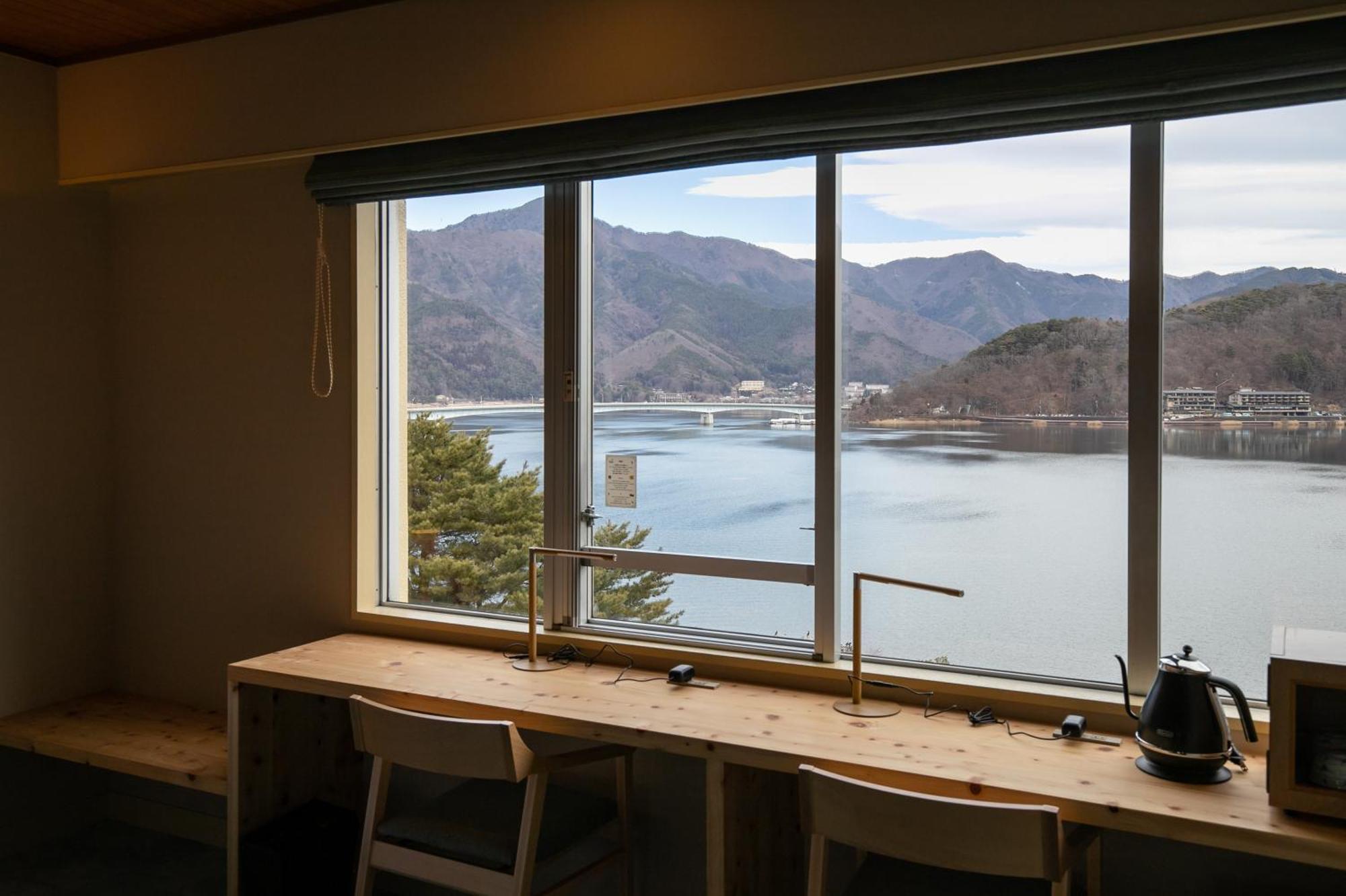 Twin Room Lake View Non-Smoking West Building