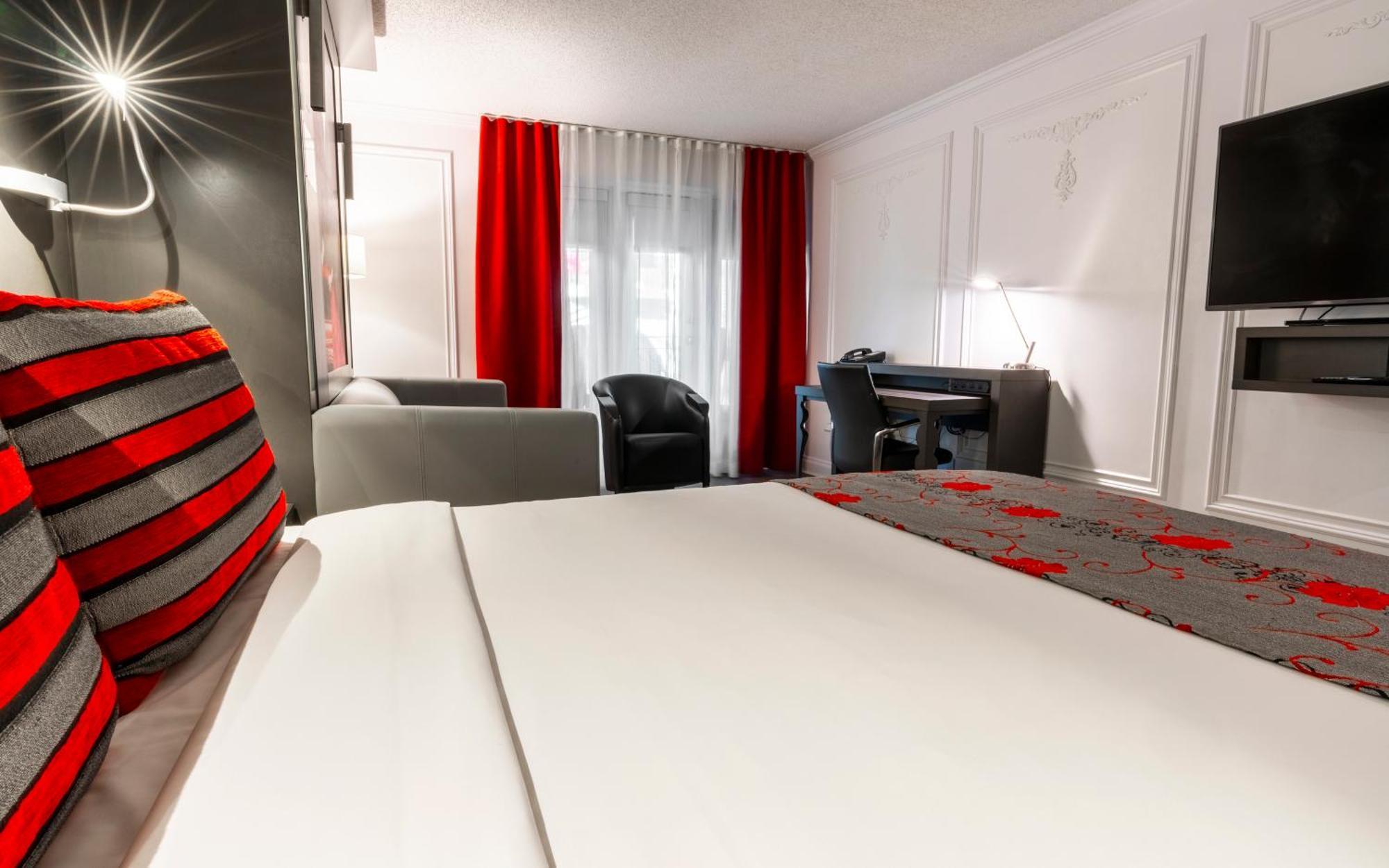 Interior Balcony Room 1 Queen Bed 1 Queen Murphy Bed