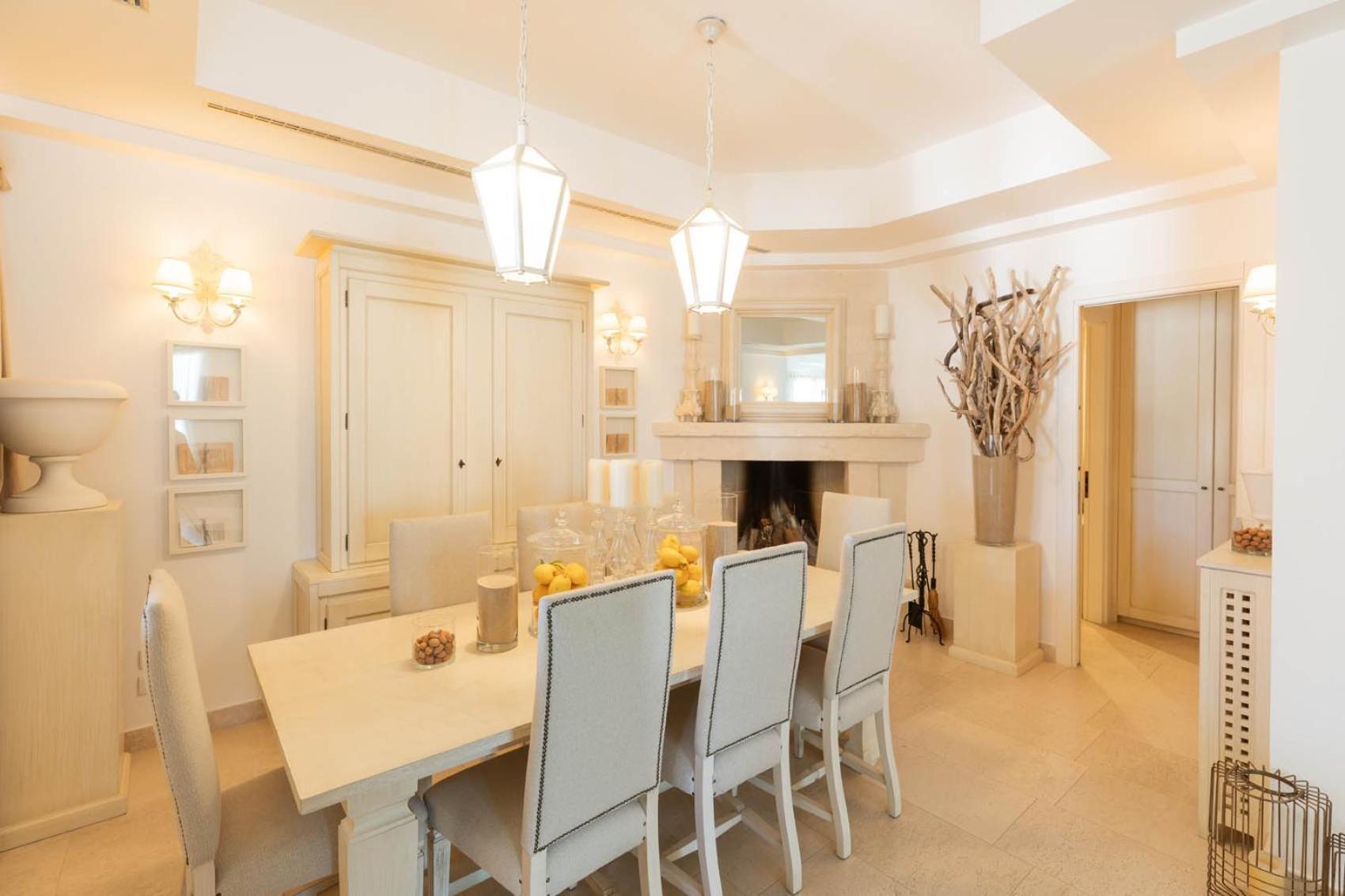 Three-Bedroom Villa Le Ville