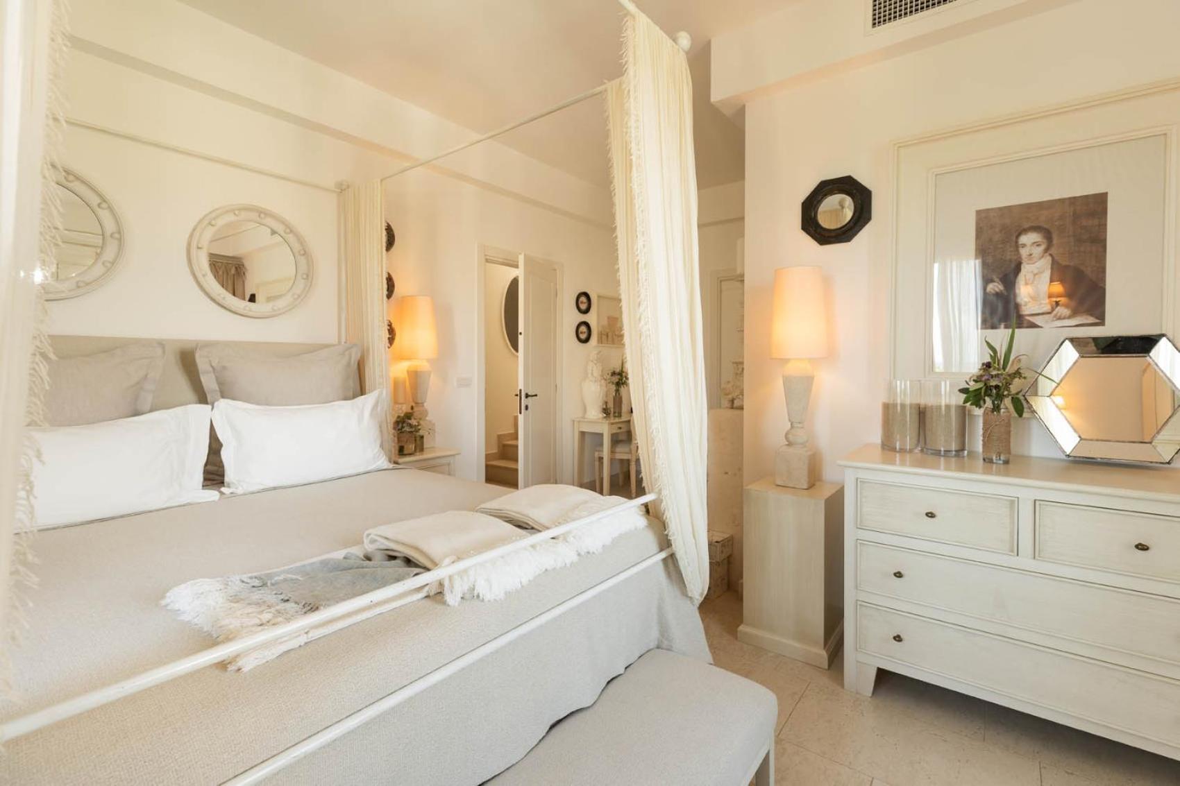 Three-Bedroom Villa Le Ville