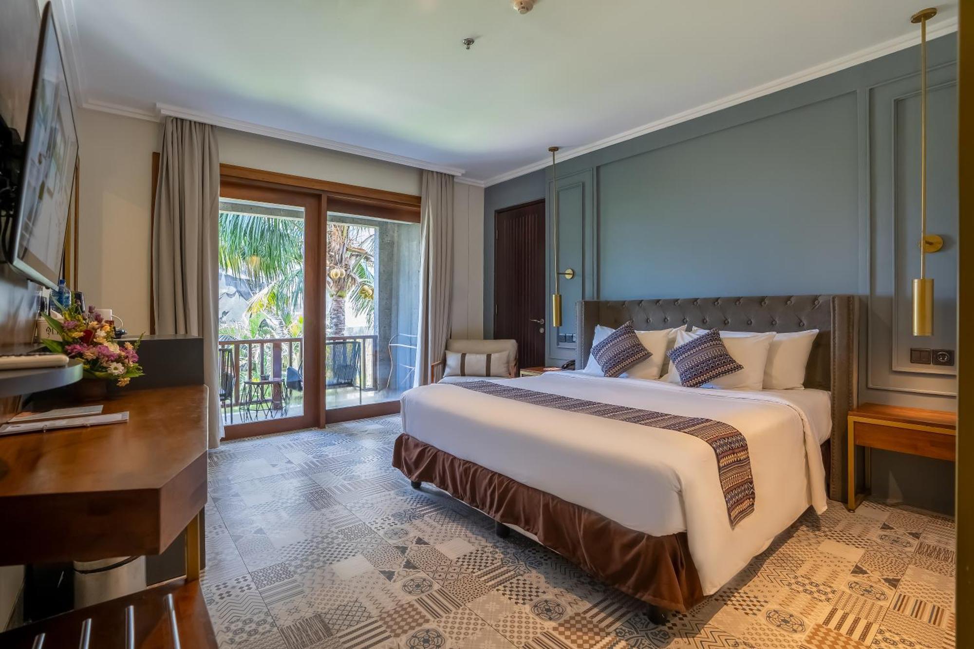 Suite Double Room Pool View