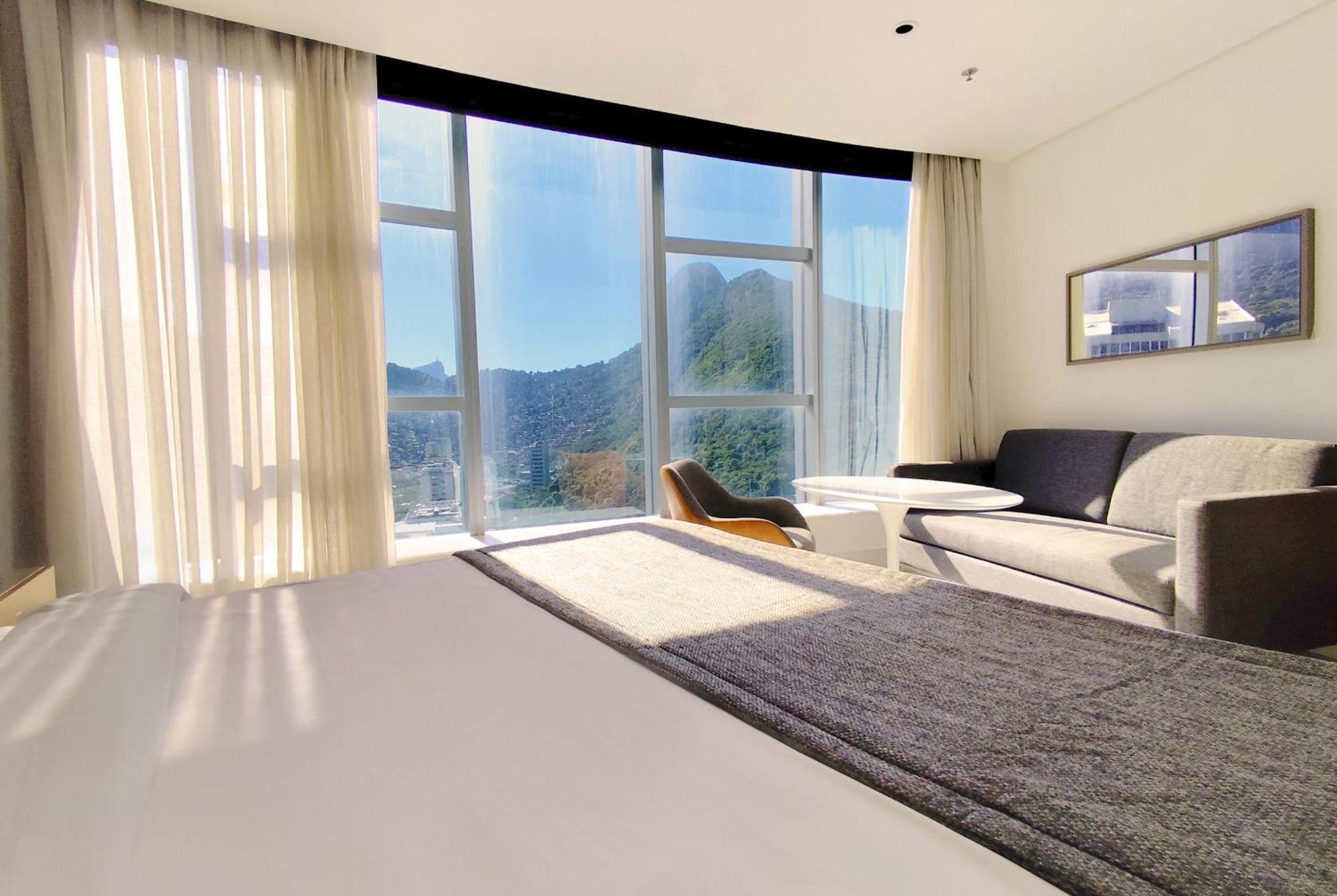 Deluxe Room Mountain View