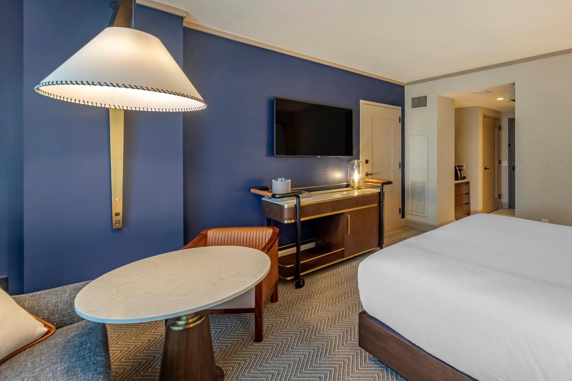 Deluxe Room 1 King Bed