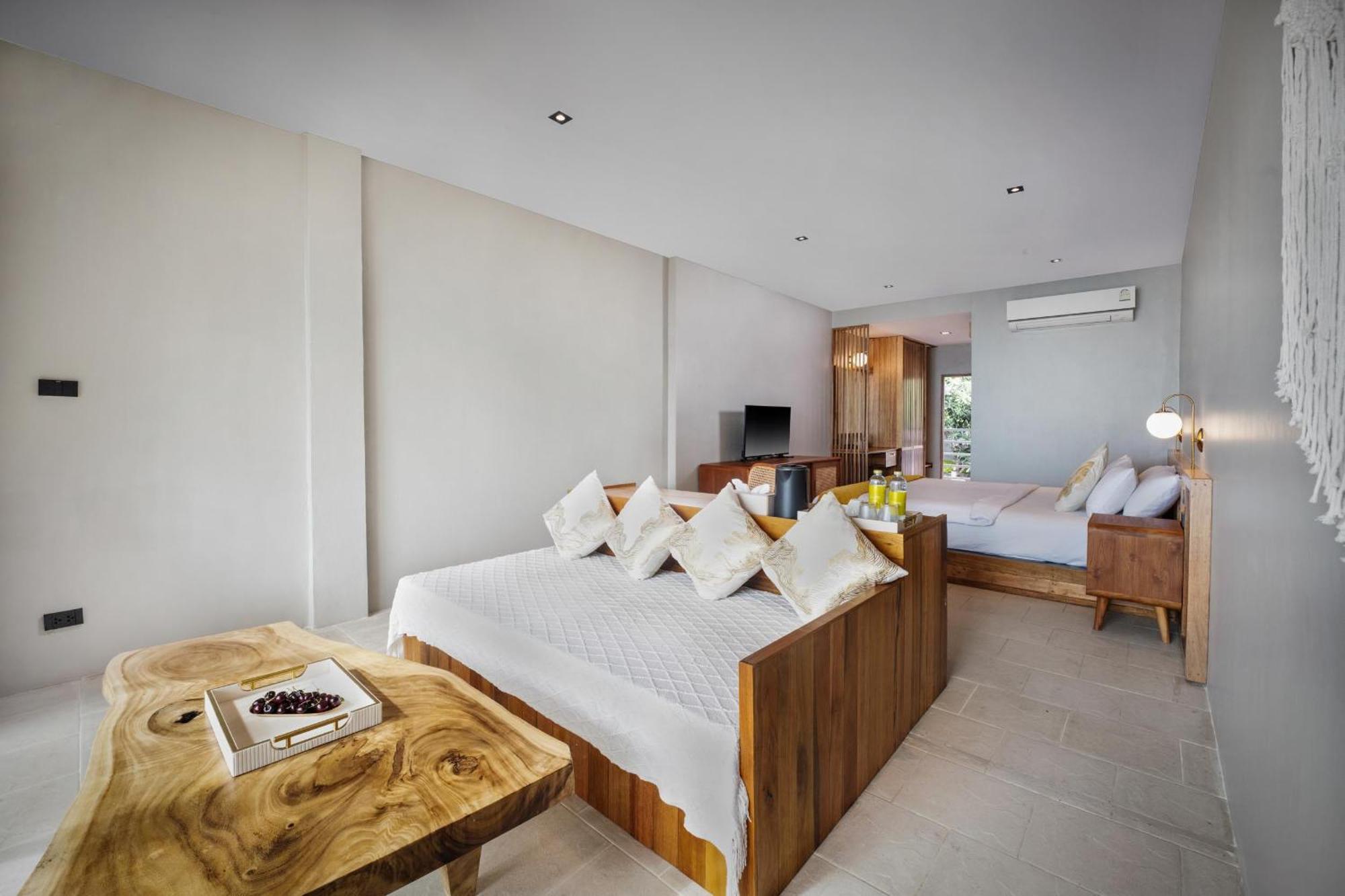 Hillside King Suite Sea View