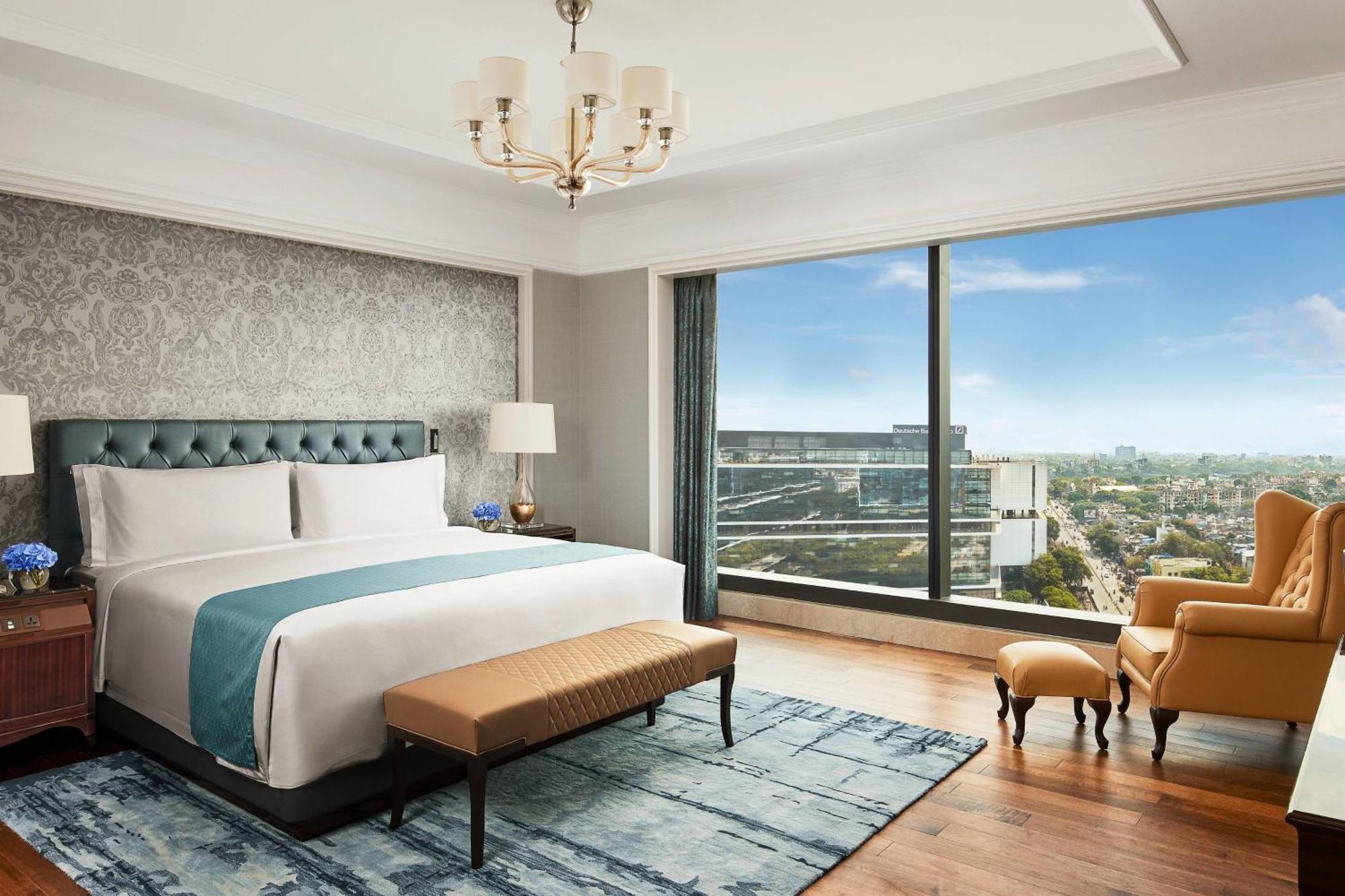 Deluxe King Room City View