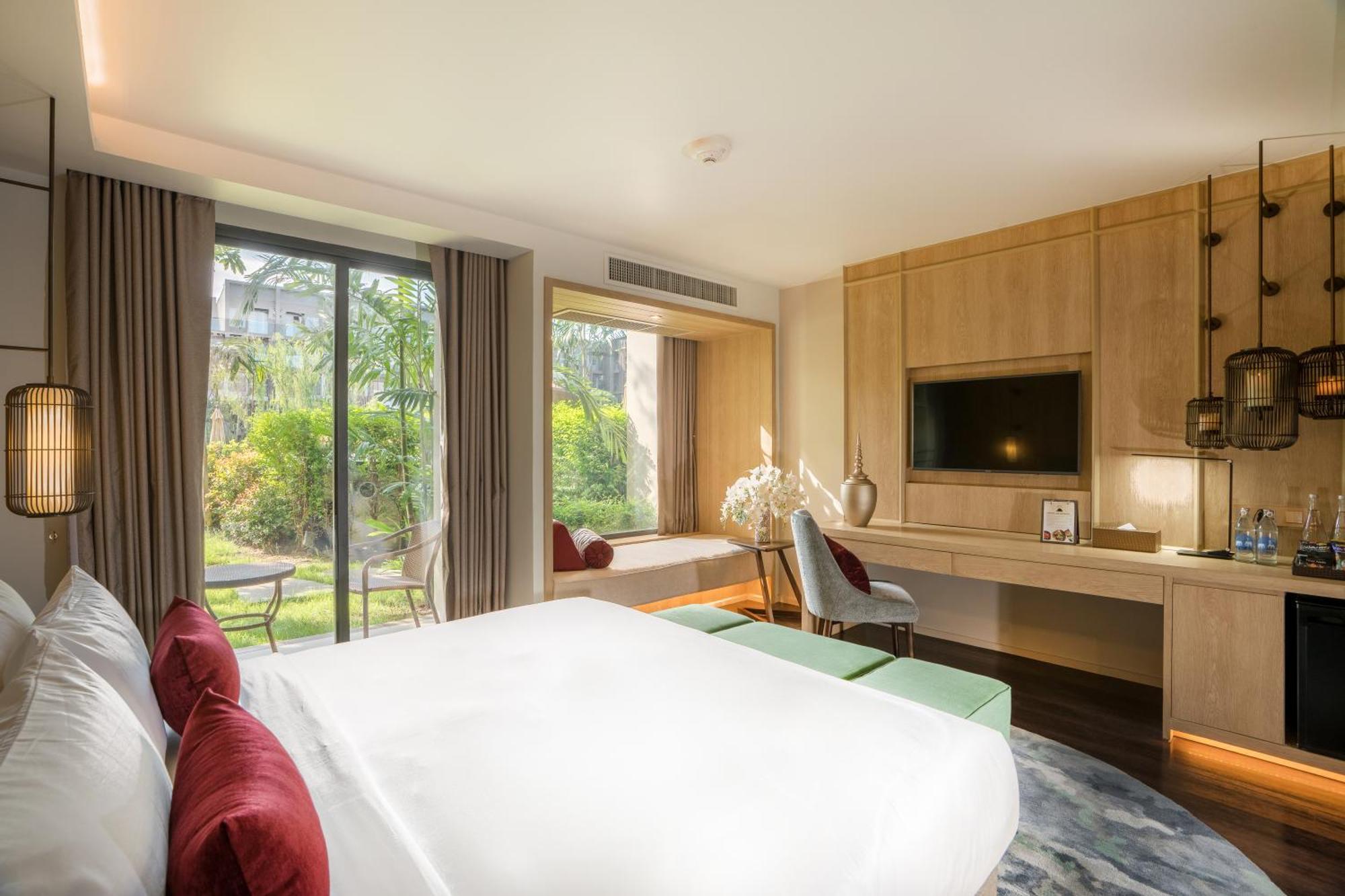 Premier Corner Room