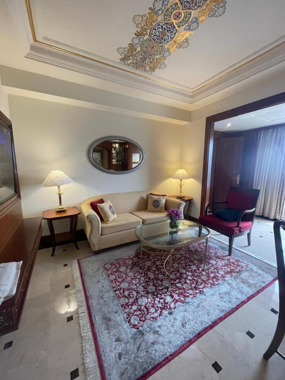 Deluxe Suite one way airport transfer Luxury Hours at Lounge 6PM-8pm Signature Butler Service Concierge Level