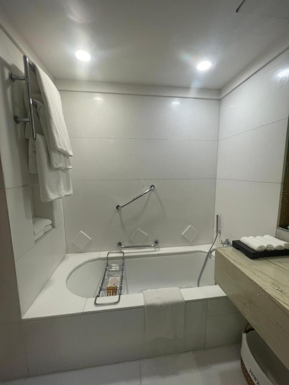 Towers Room Concierge level Larger Guest room complimentary lounge access Luxury hours on session of Spa on Laundry service1 King