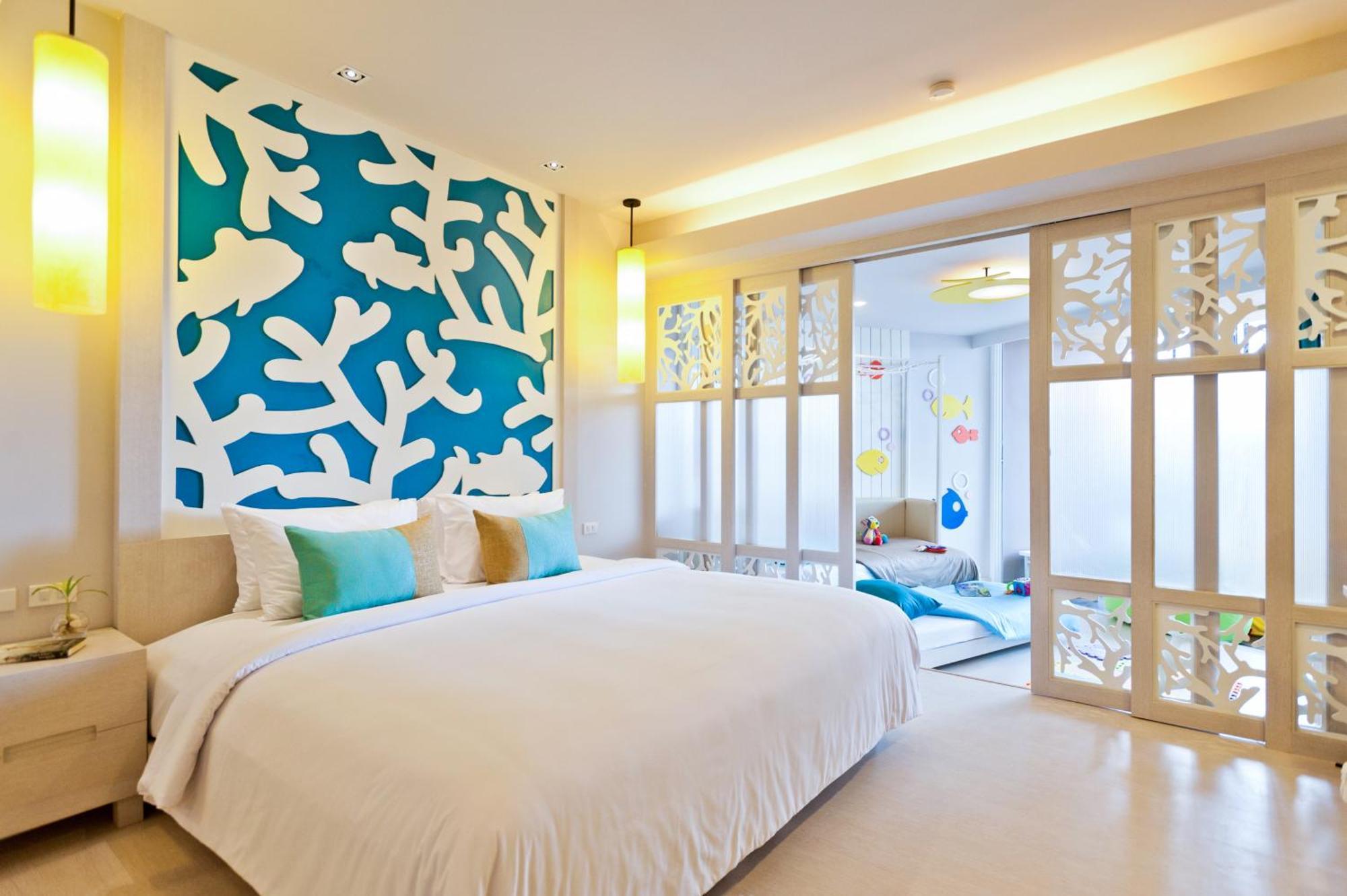 Family Room Lagoon Wing